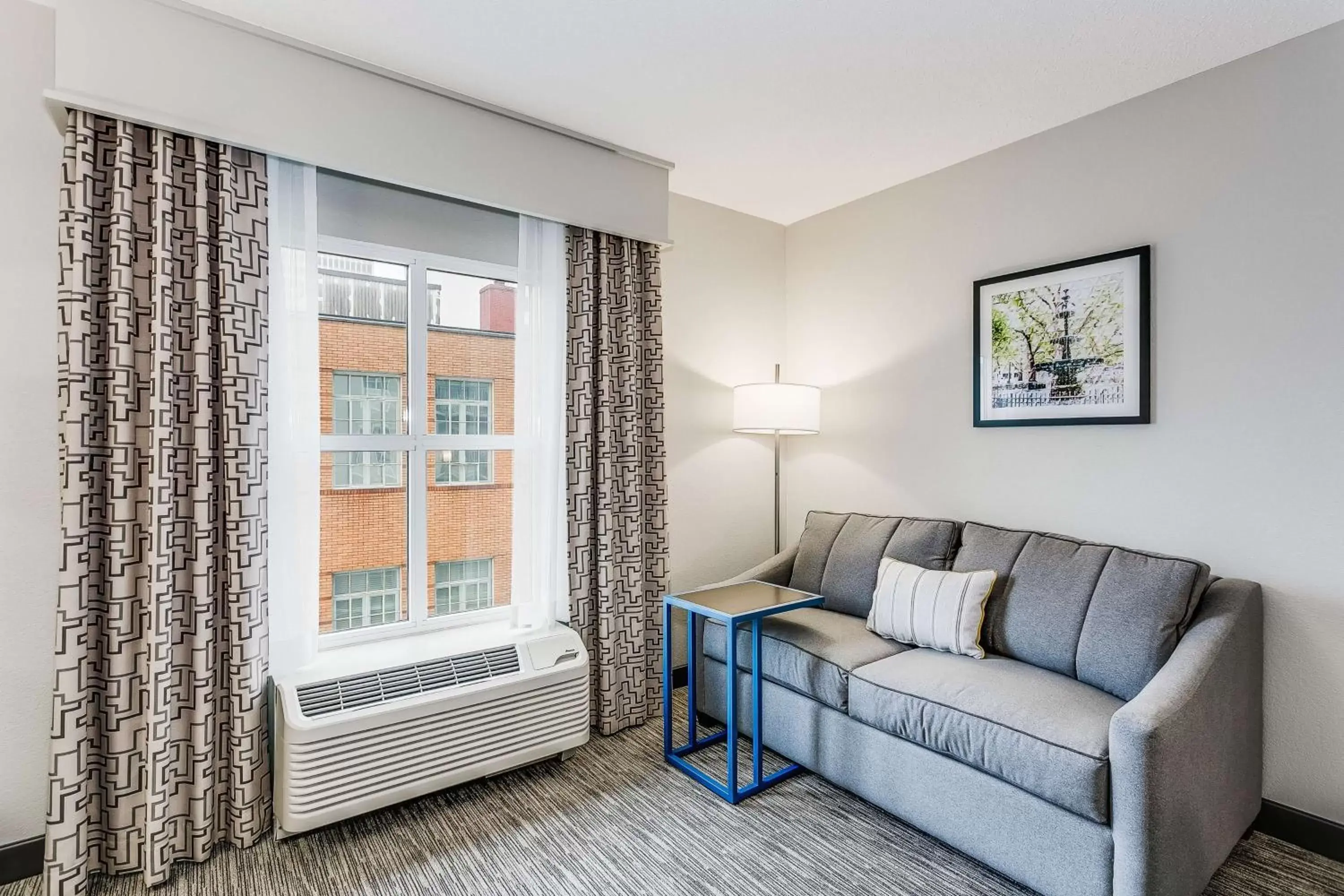 Living room, Seating Area in Hampton Inn & Suites Mobile - Downtown Historic District