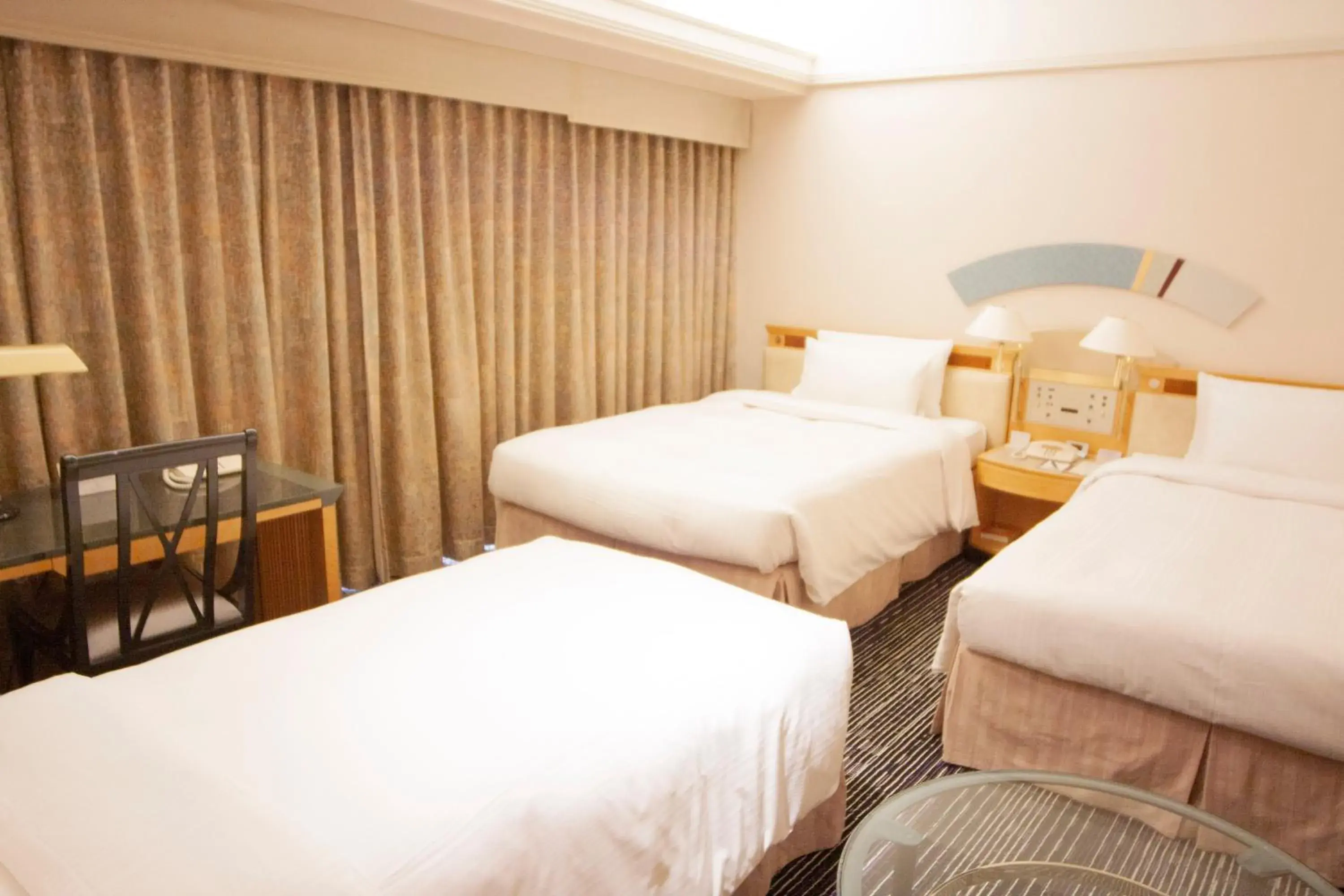 Photo of the whole room, Bed in Hotel New Otani Makuhari