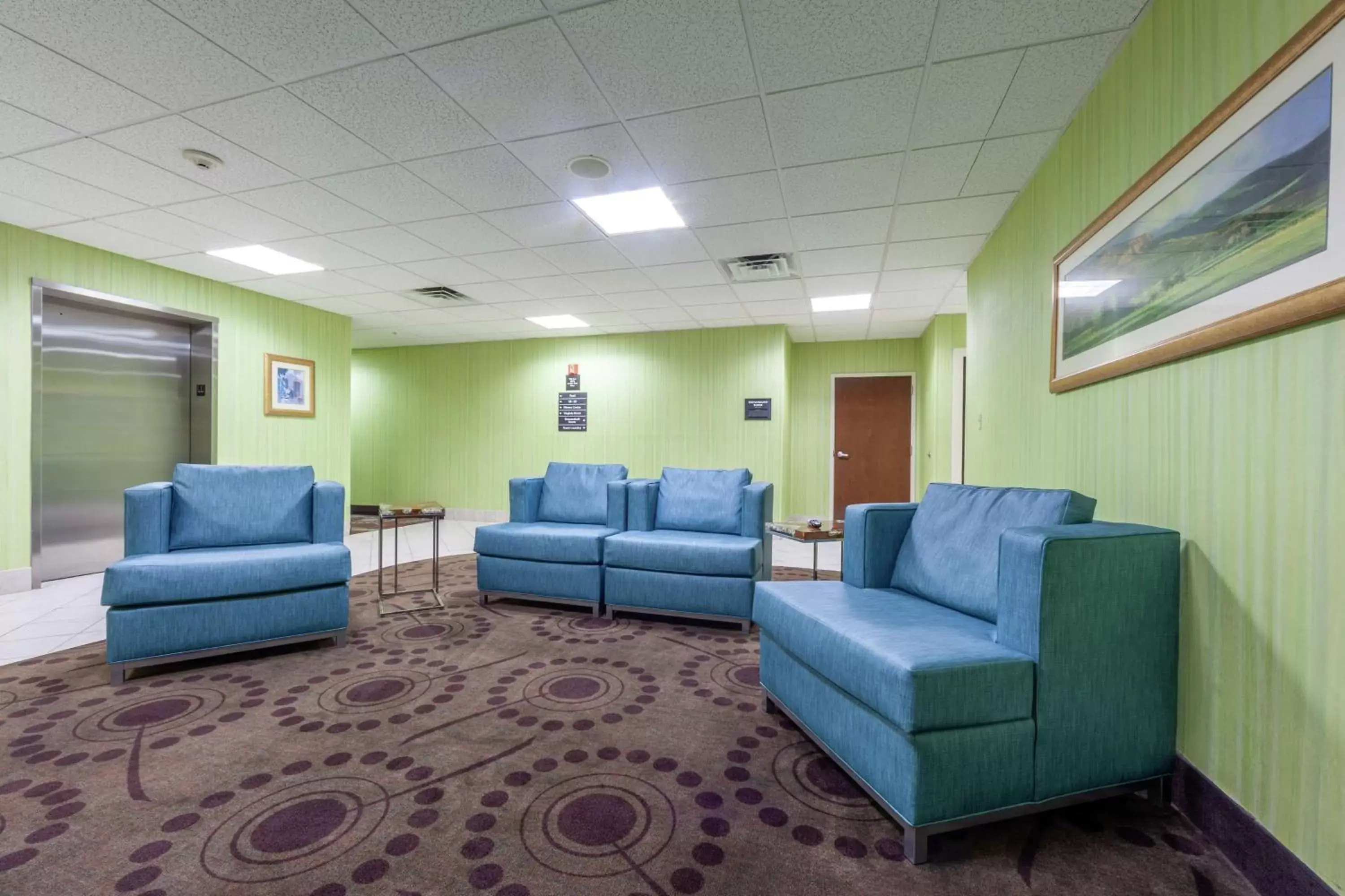 Lobby or reception, Seating Area in Hampton Inn Front Royal