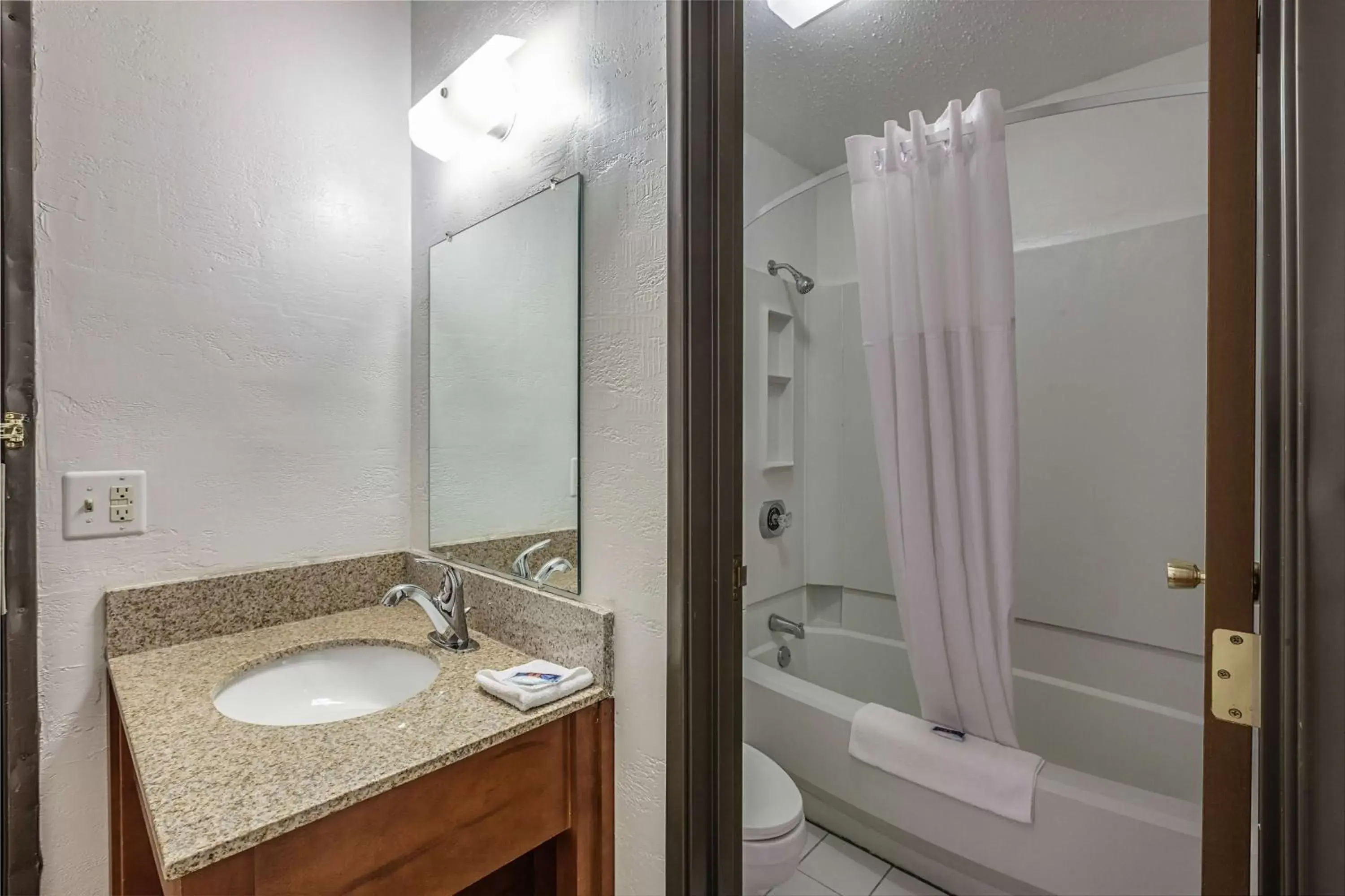 Shower, Bathroom in Motel 6-Oak Creek, WI