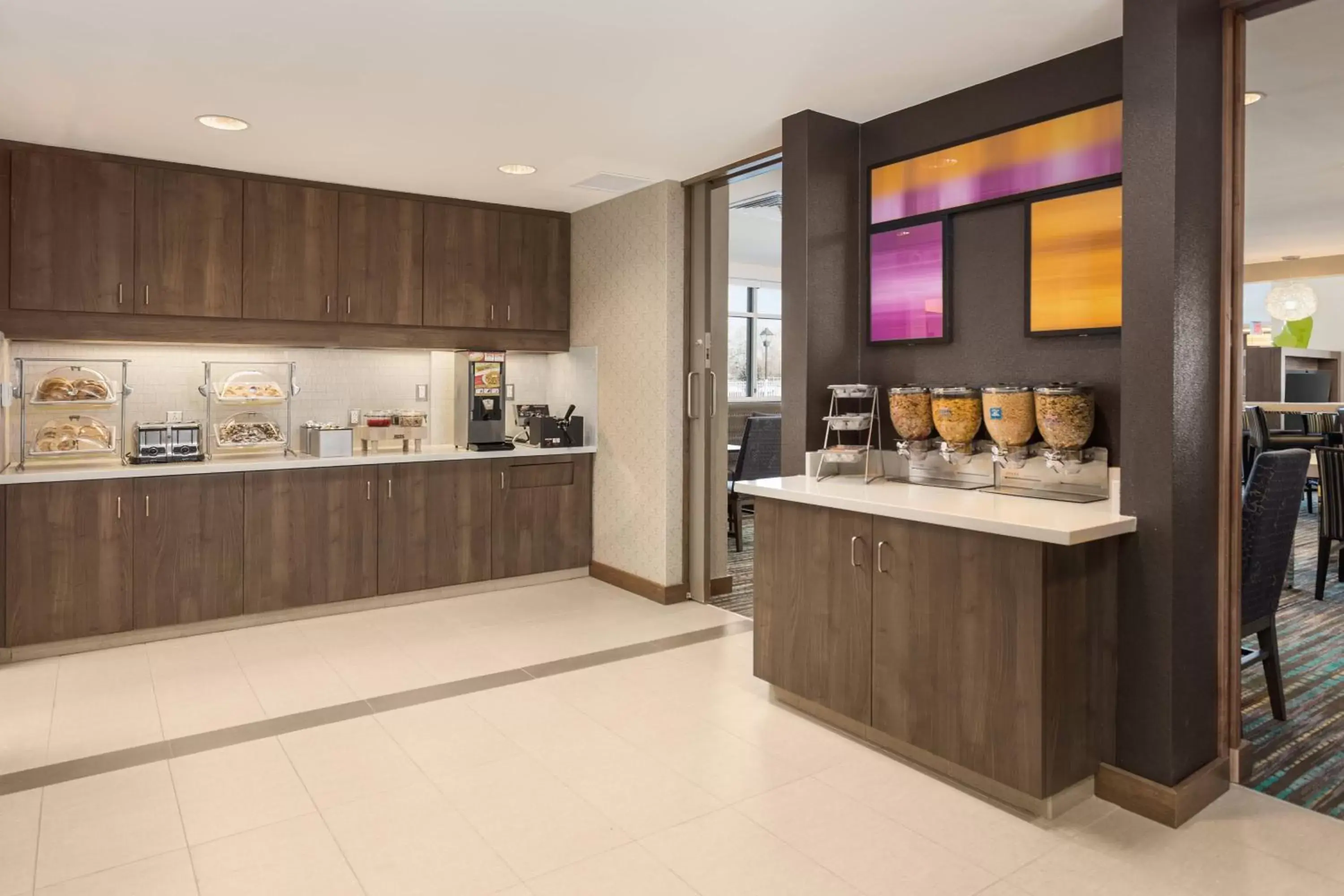 Breakfast, Kitchen/Kitchenette in Residence Inn by Marriott Shreveport-Bossier City/Downtown