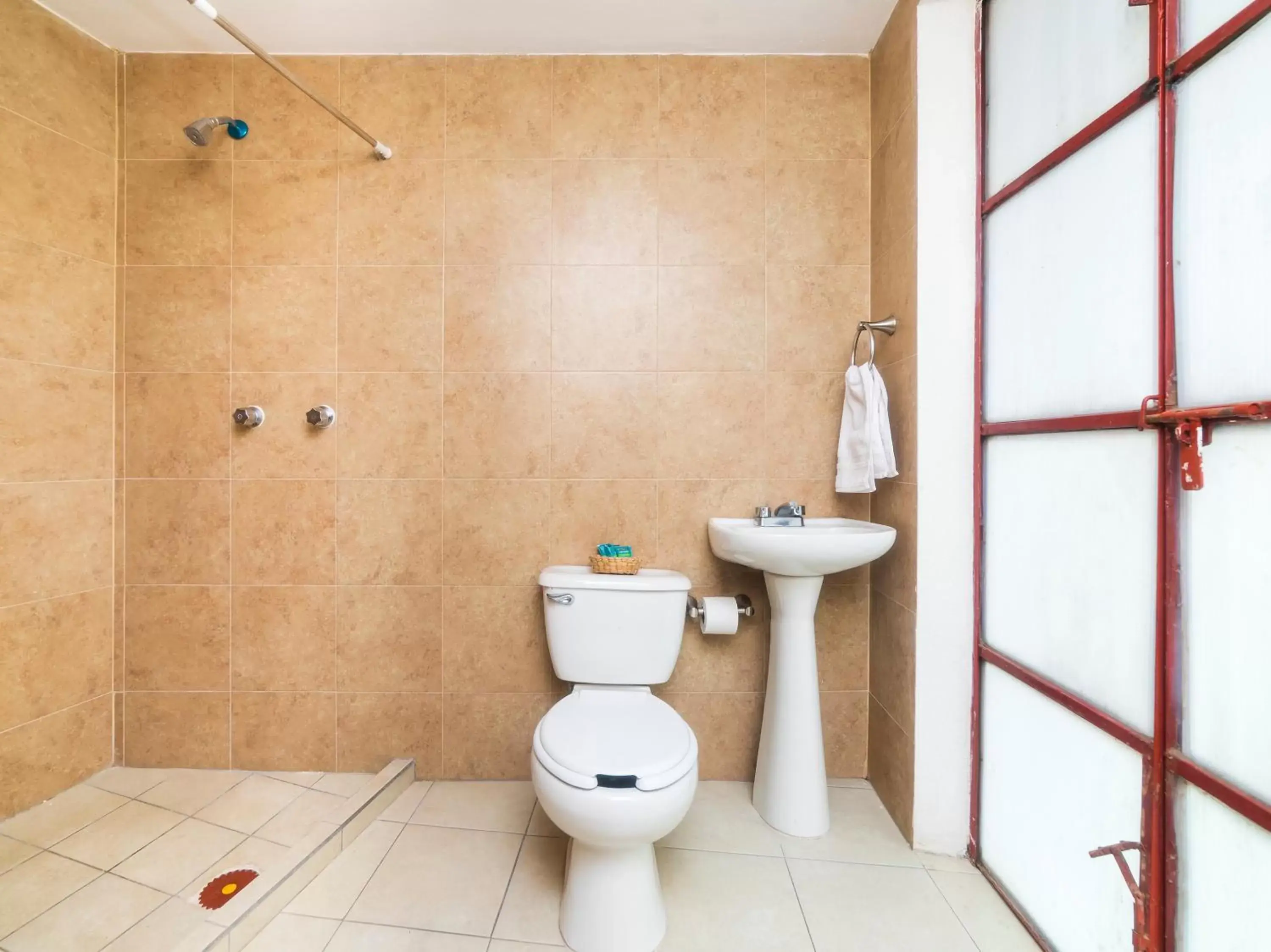 Toilet, Bathroom in Los Pueblitos de Guanajuato Hotel