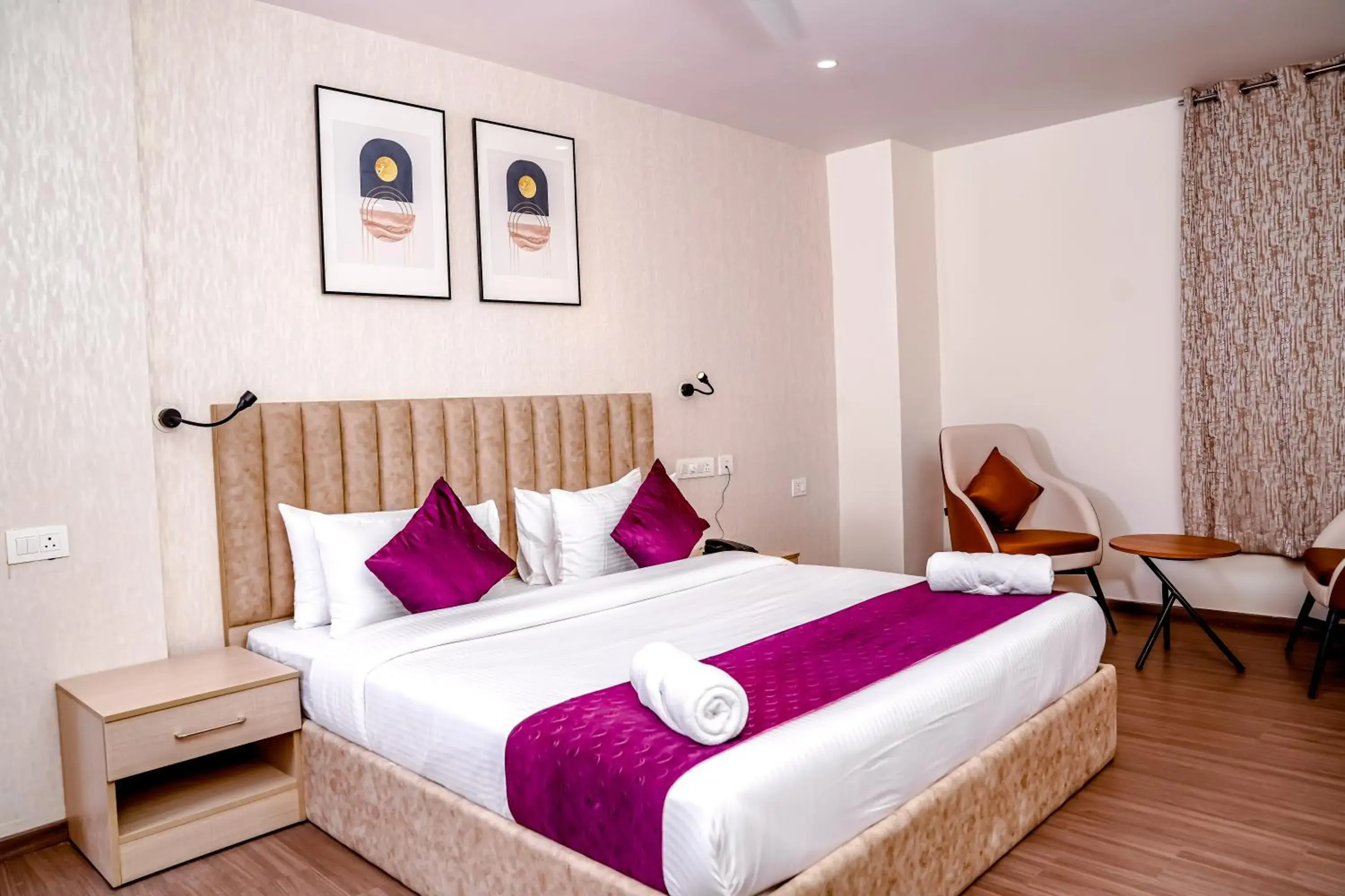 Bedroom, Bed in Casa Hotel & Suites, Gachibowli, Hyderabad