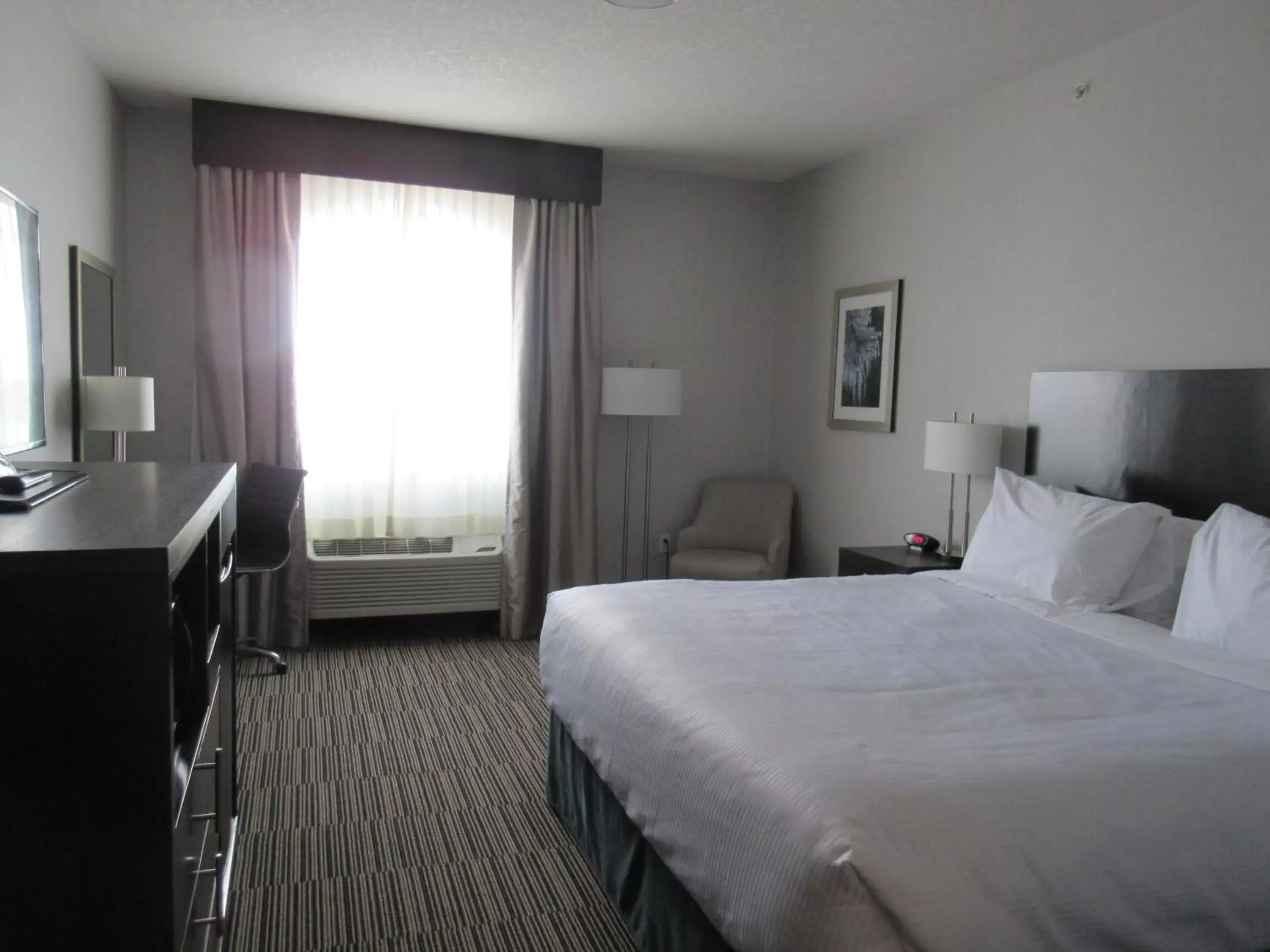 Photo of the whole room, Bed in Best Western Plus Airdrie Gateway