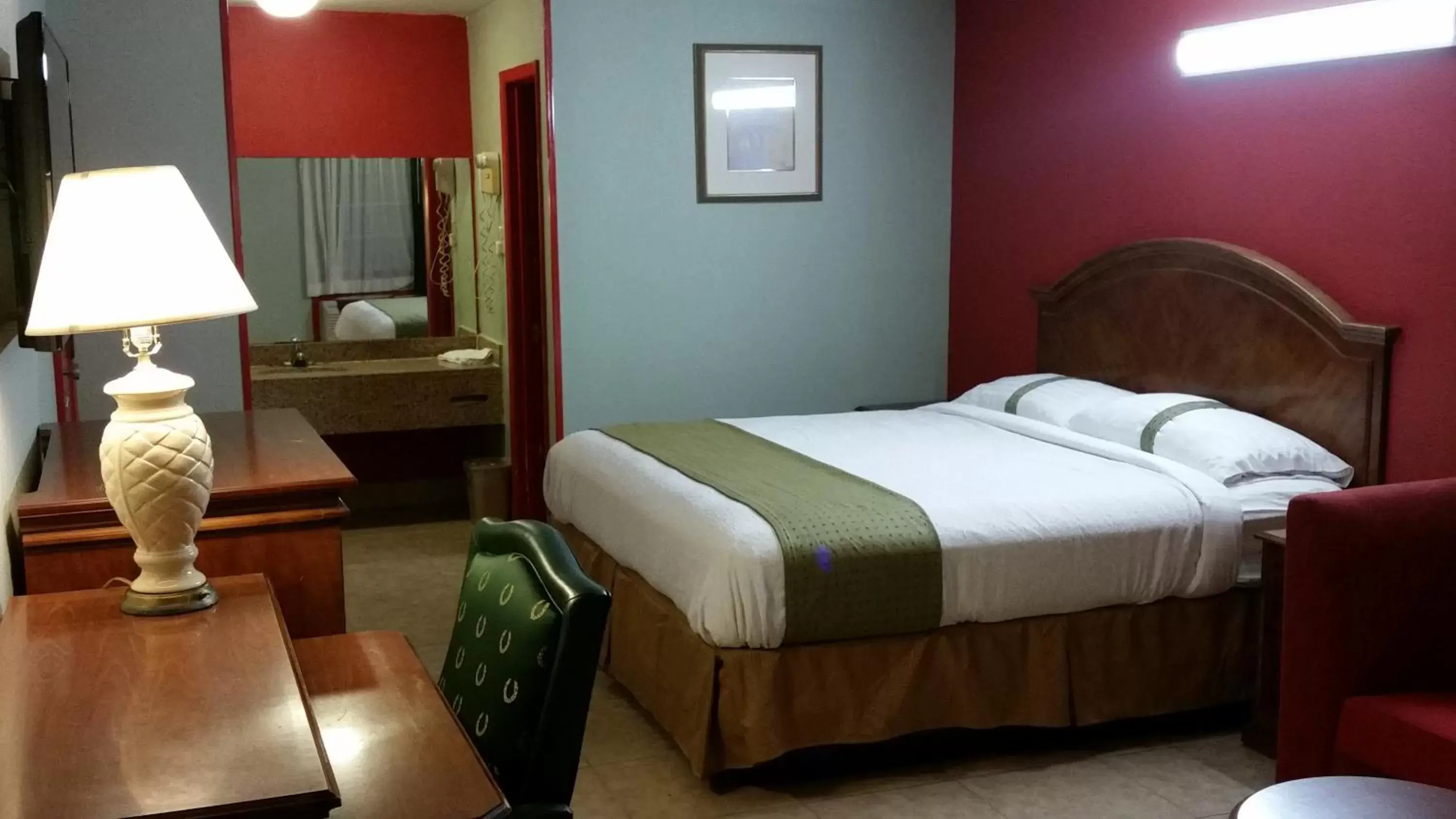 Photo of the whole room, Bed in Texas Inn