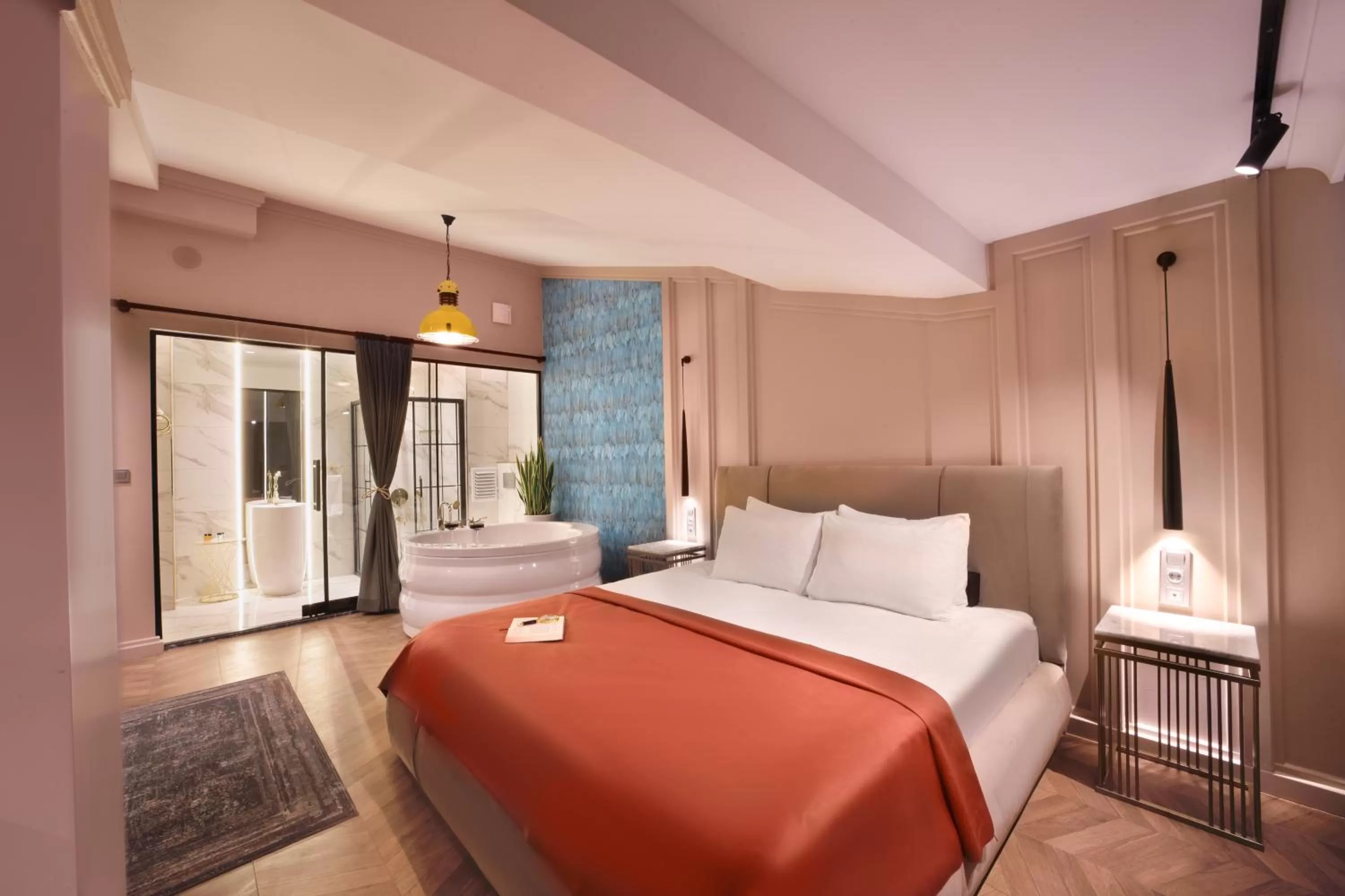 Photo of the whole room, Bed in Harbiye Residence