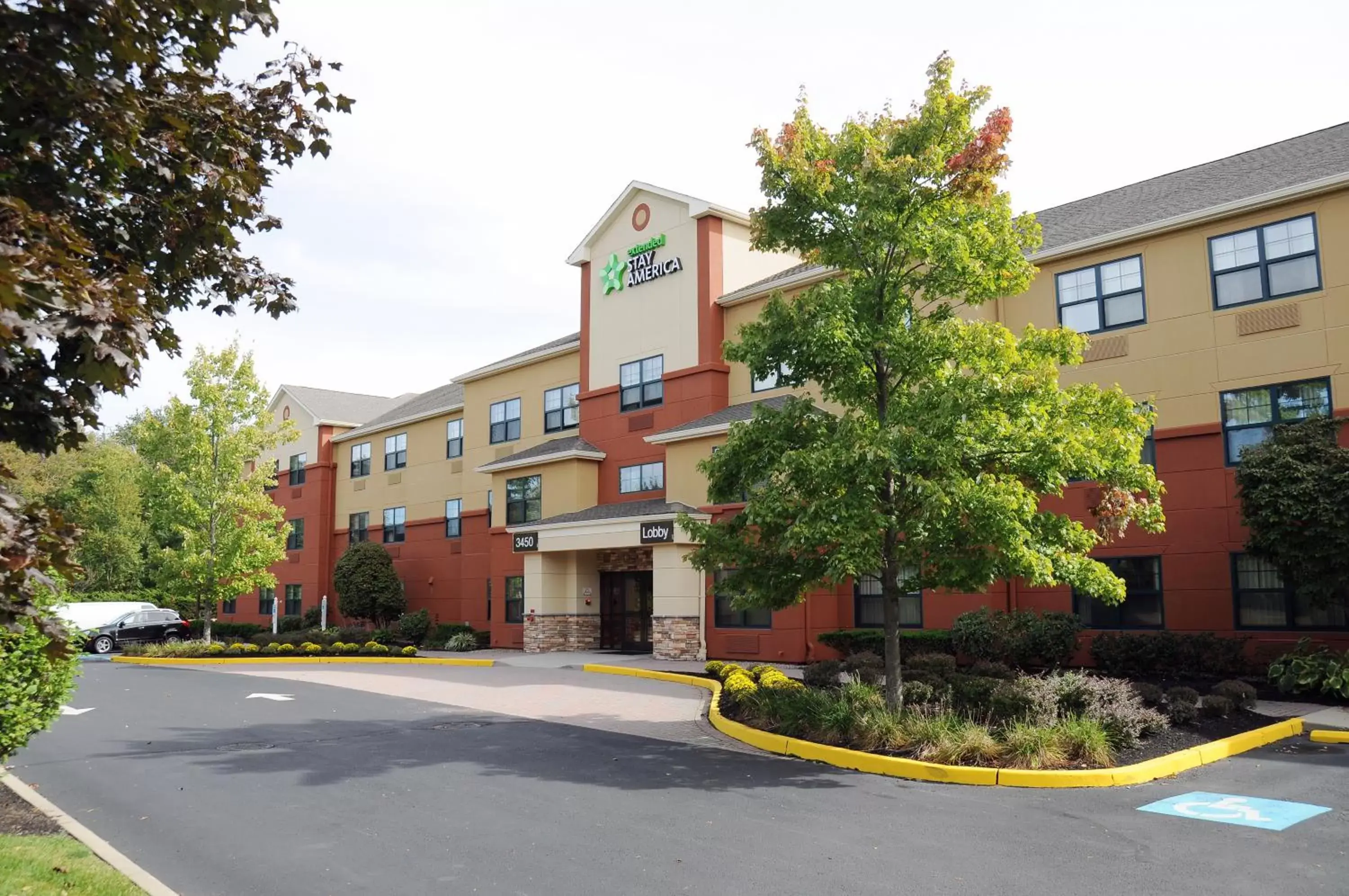 Property building in Extended Stay America Suites - Princeton - West Windsor
