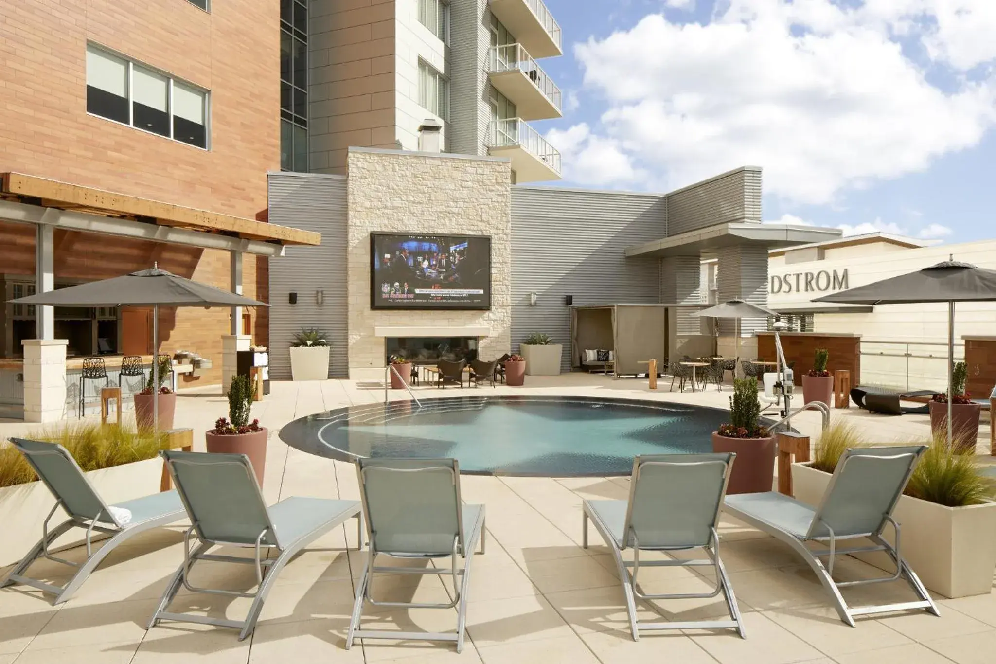 Swimming Pool in Archer Hotel Austin
