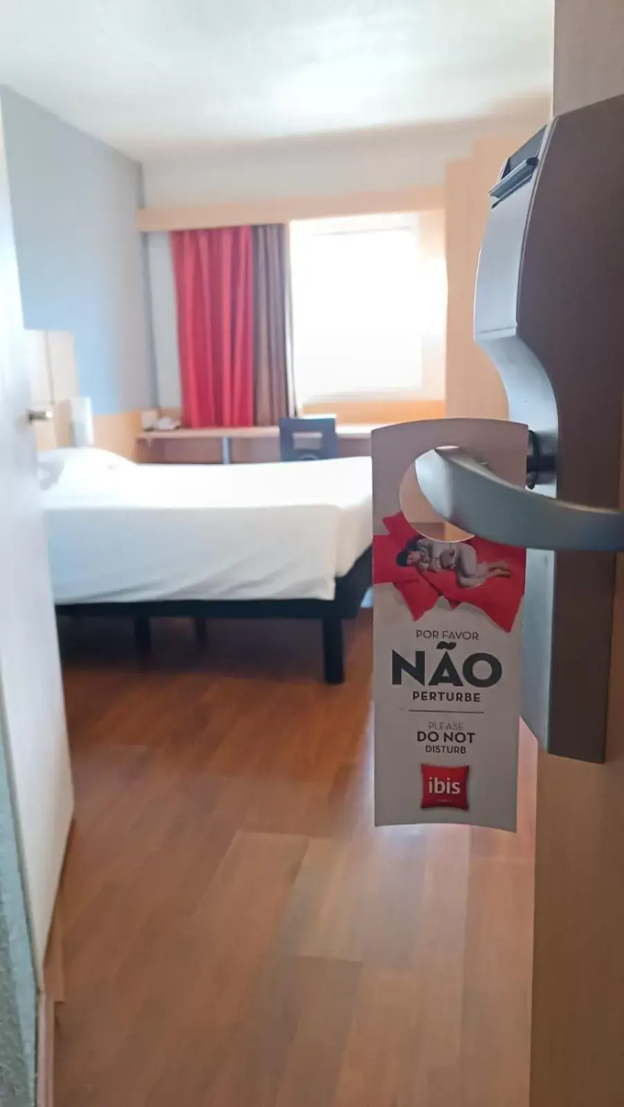 Photo of the whole room in ibis Blumenau