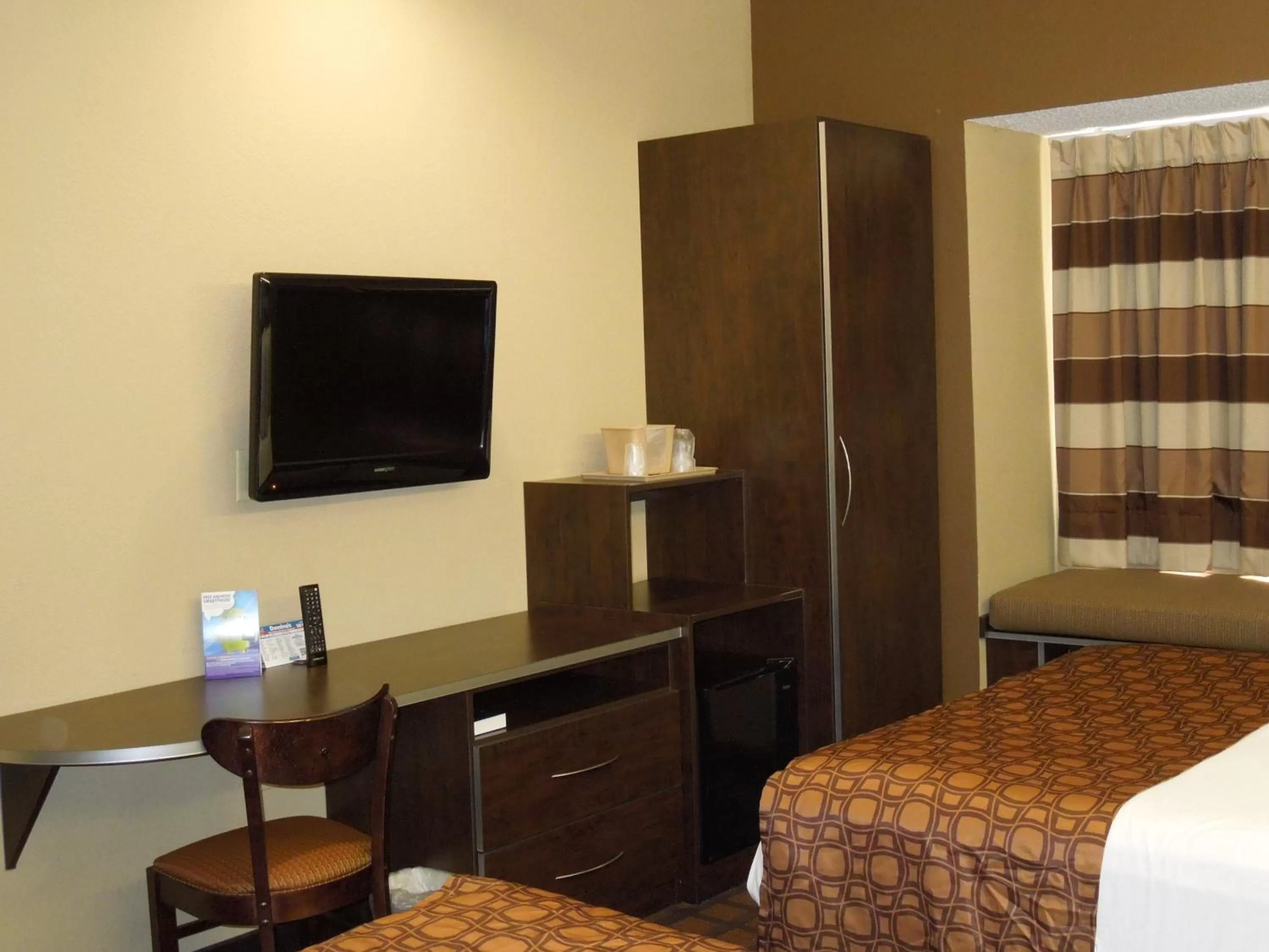Bed in Microtel Inn & Suites by Wyndham Harrisonburg