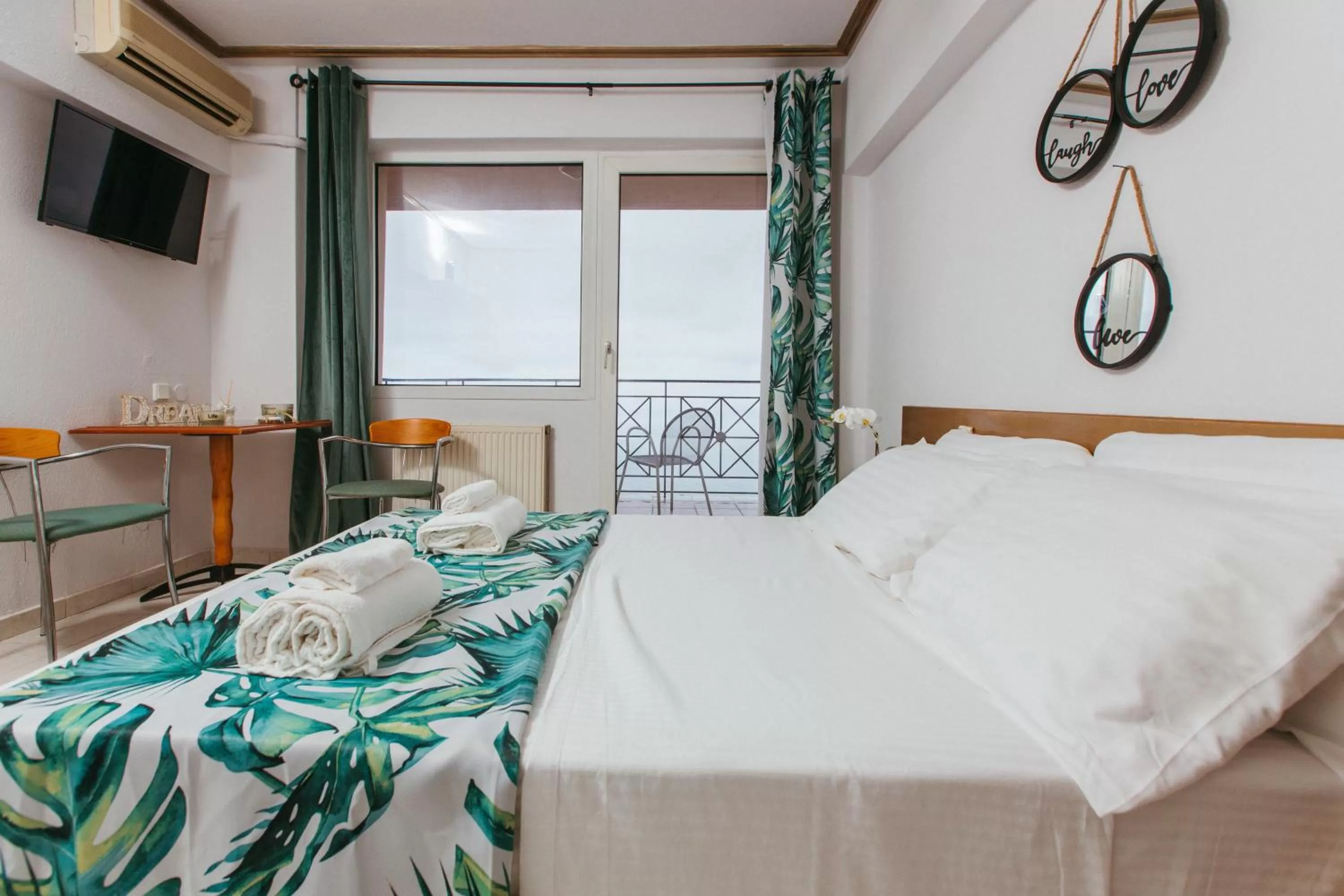 Bedroom in Hotel Christina - Happy Days