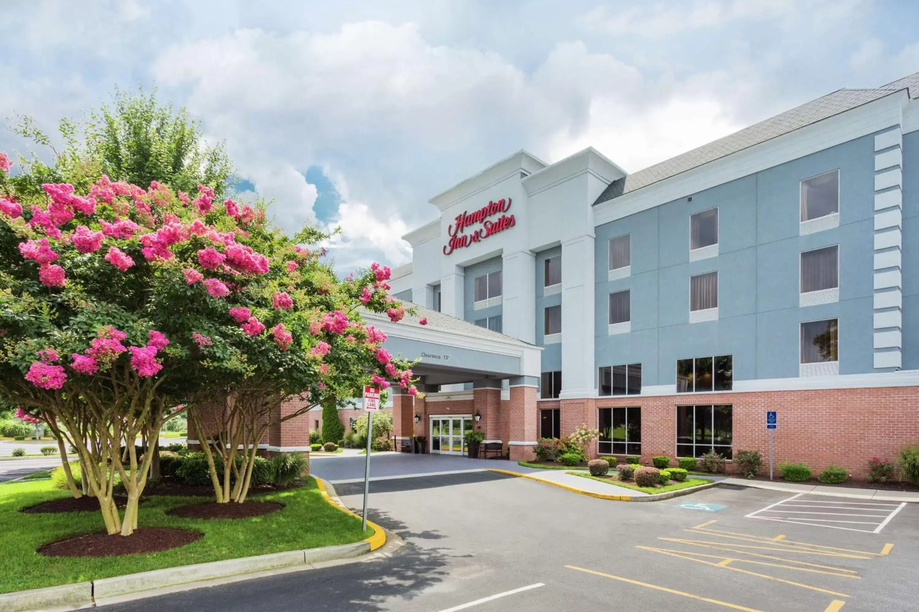 Property Building in Hampton Inn & Suites Fruitland