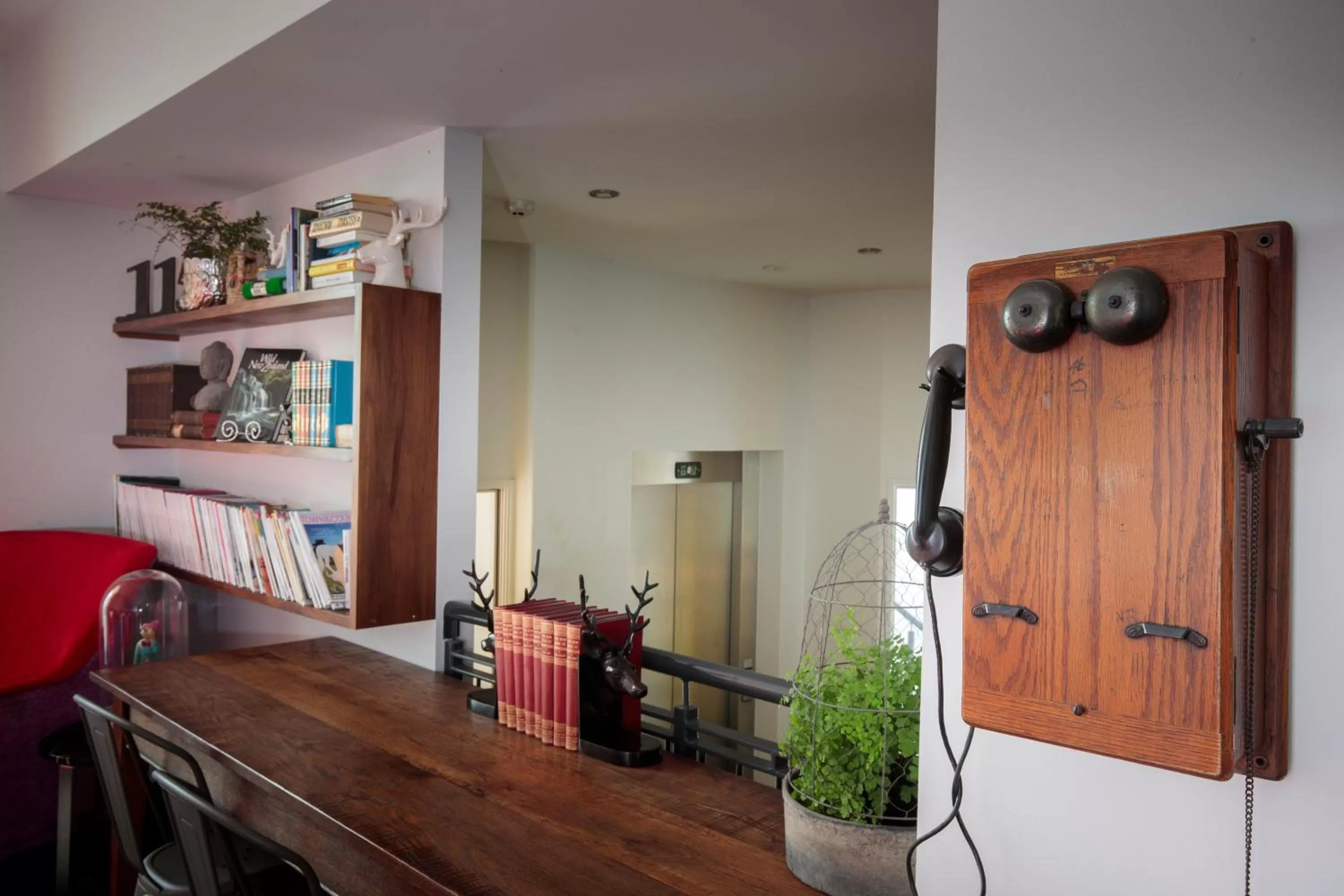 Library in Hotel 115