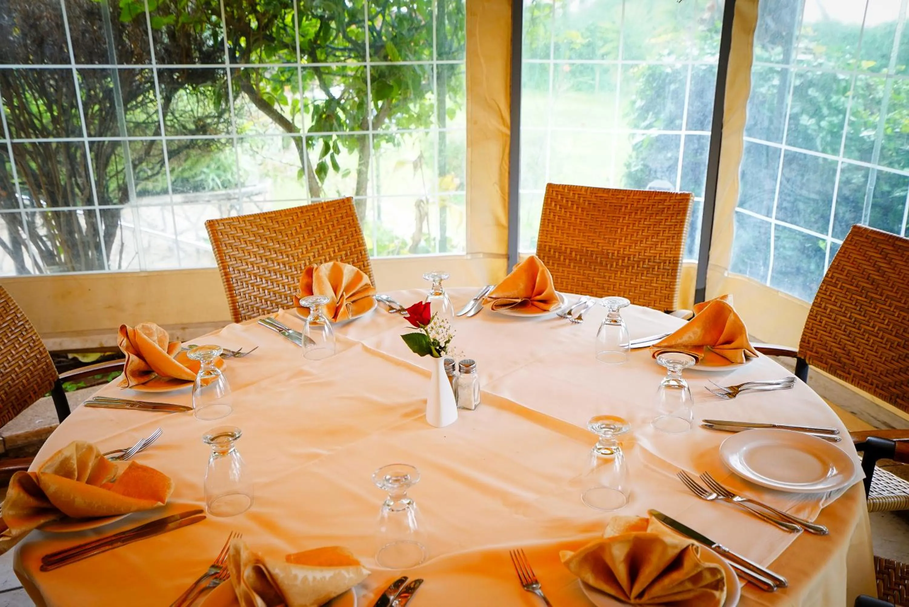 Restaurant/places to eat in Ambassador Hotel