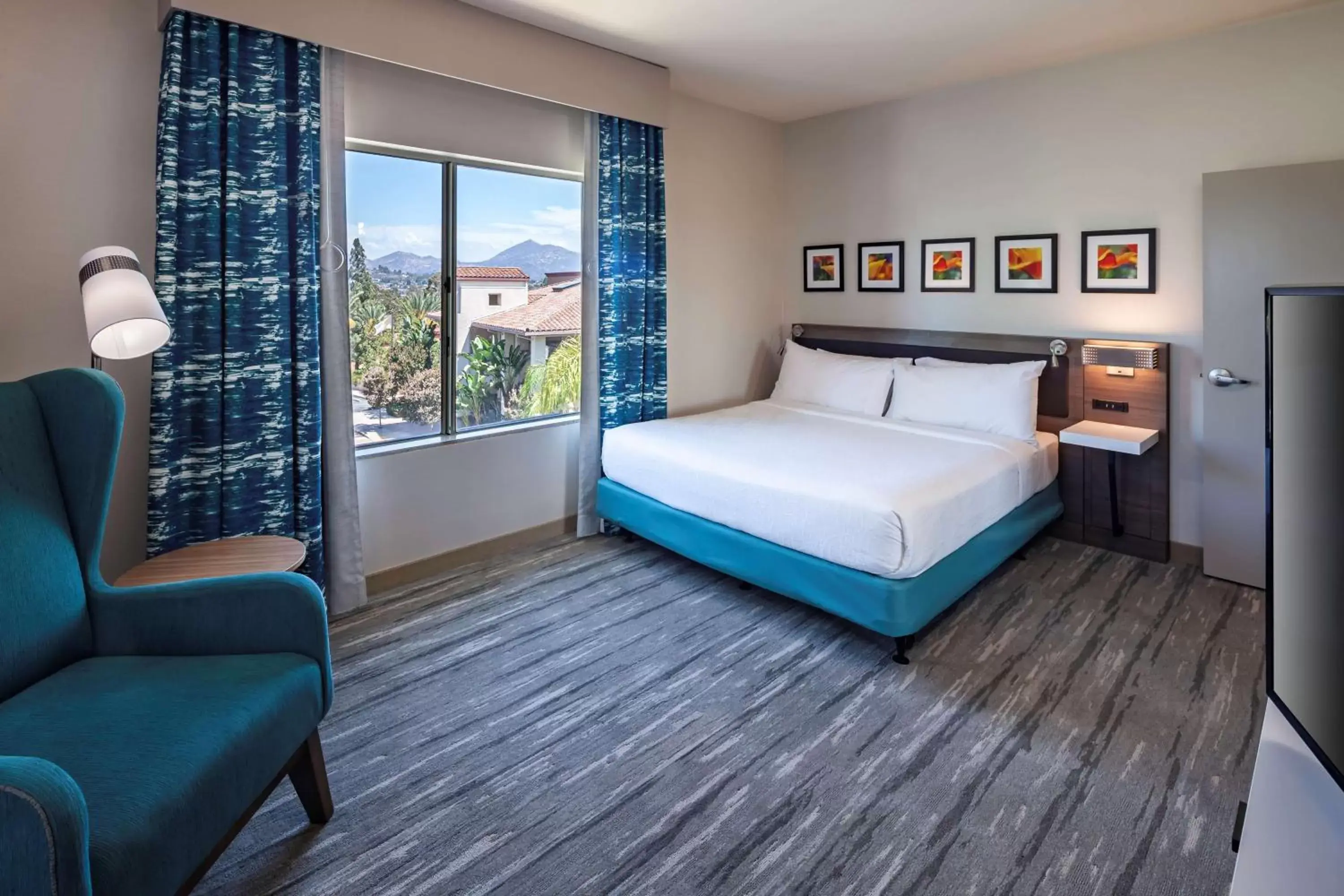 Bed in Hilton Garden Inn San Diego/Rancho Bernardo