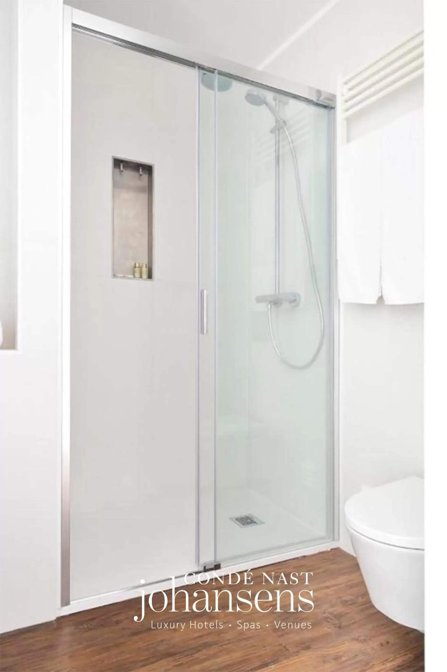 Shower, Bathroom in Casa Melo Alvim - by Unlock Hotels