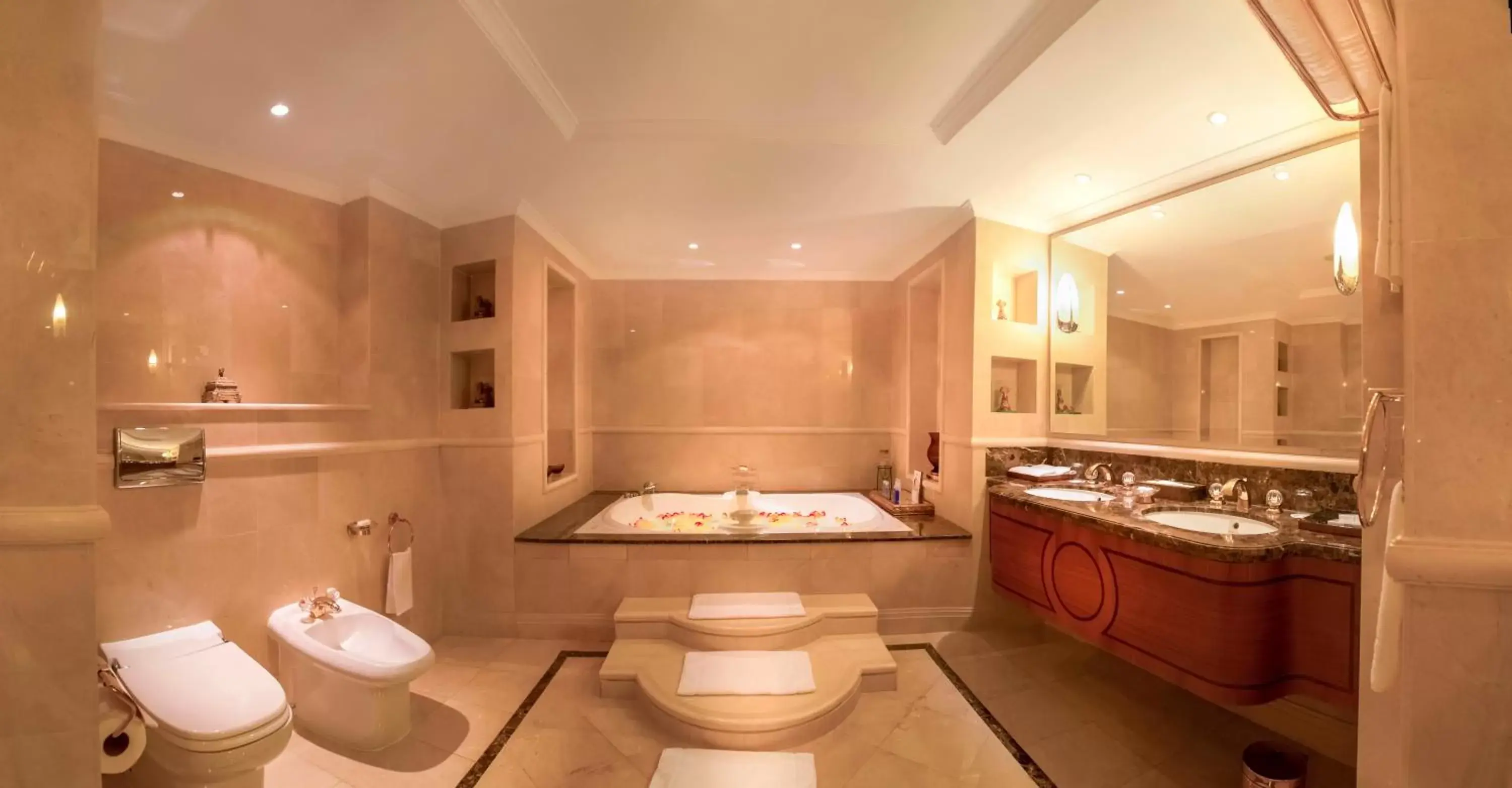 Bathroom in Corniche Hotel Abu Dhabi