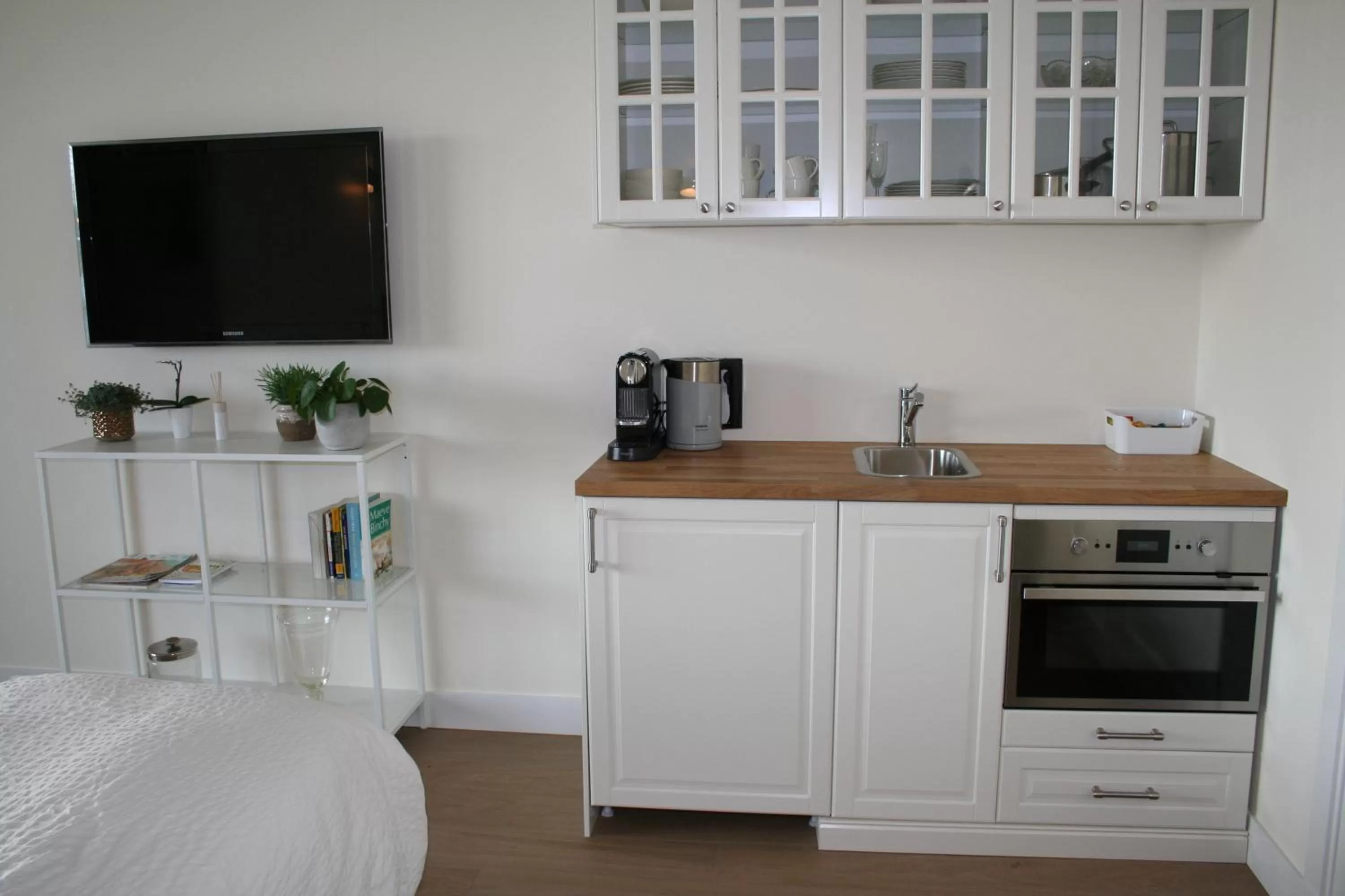 Kitchen or kitchenette in Waterfront Studio