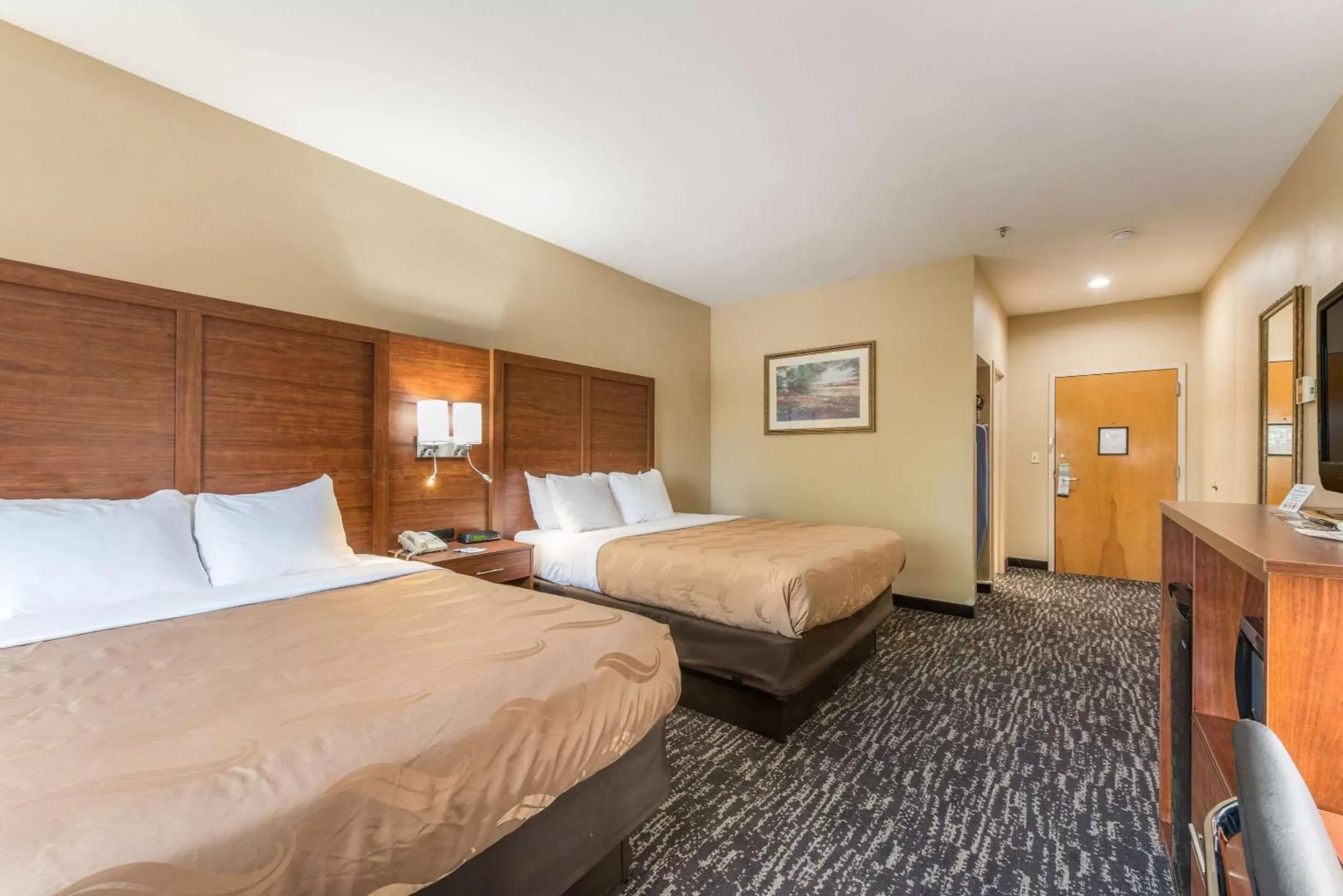 Queen Room with Two Queen Beds - Non-Smoking in Quality Inn & Suites Hendersonville - Flat Rock