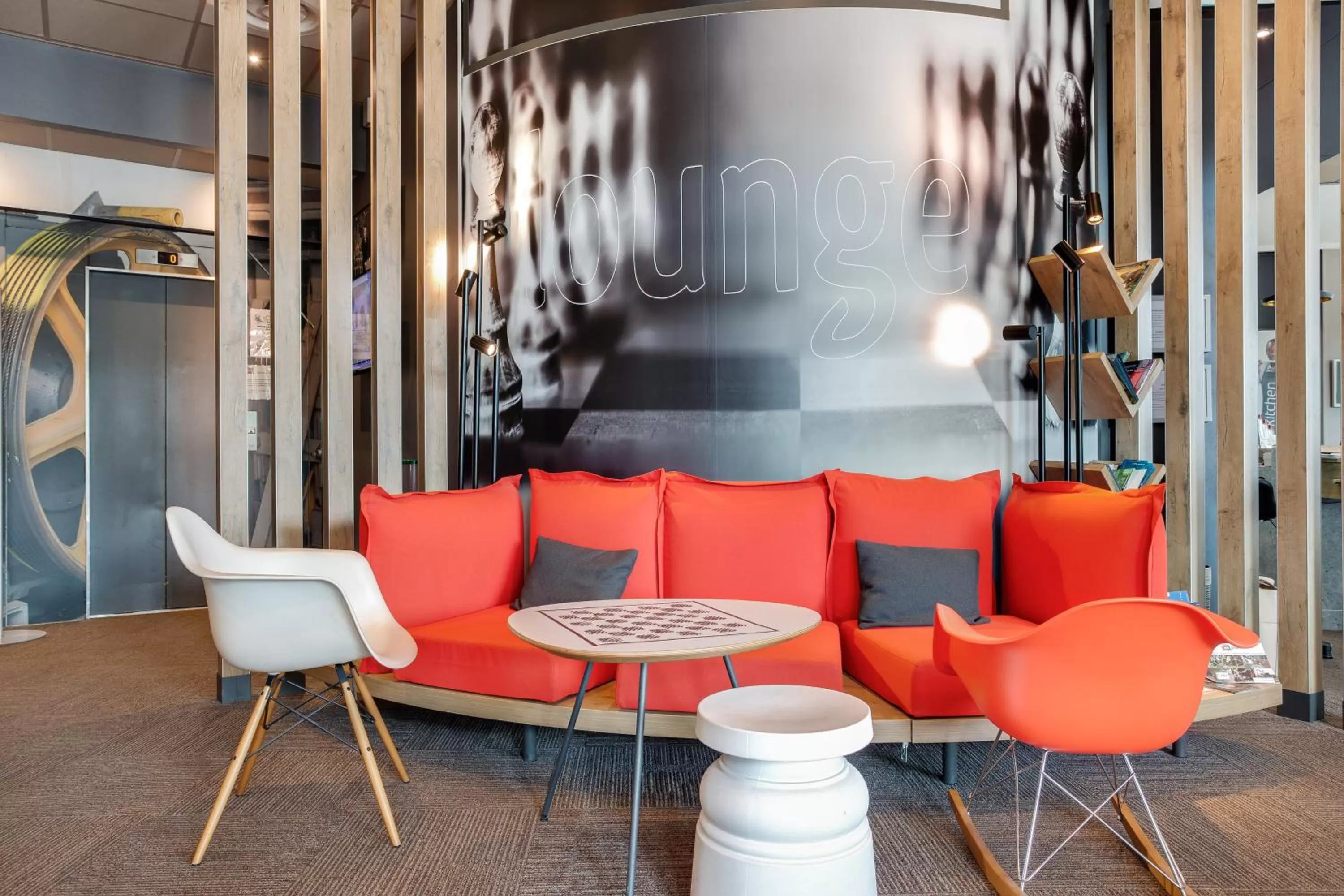 Lobby or reception in ibis Angers Centre Chateau