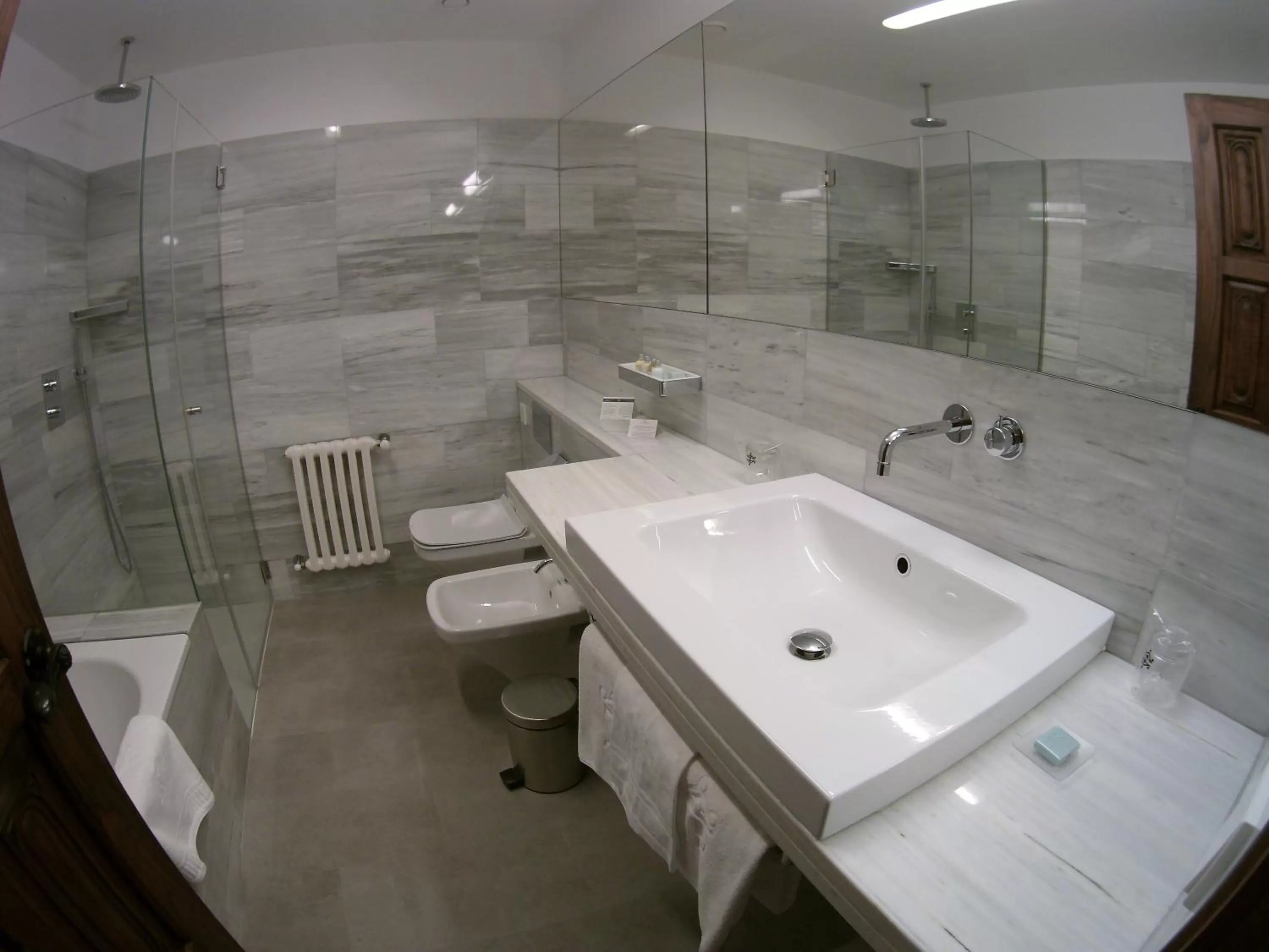 Bathroom in Parador de Santiago - Hostal Reis Catolicos