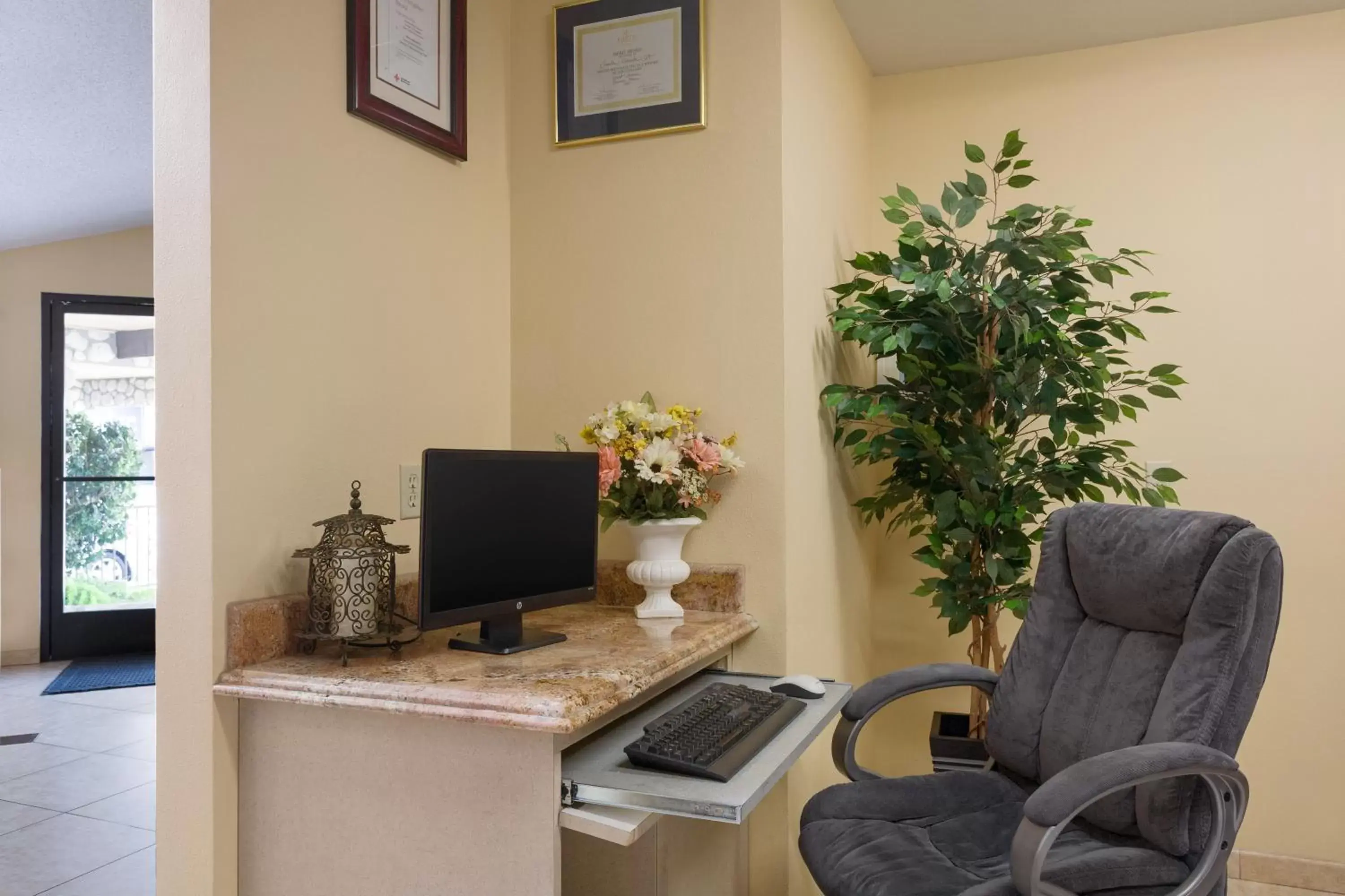 Business facilities in Triplodge of Santa Clarita