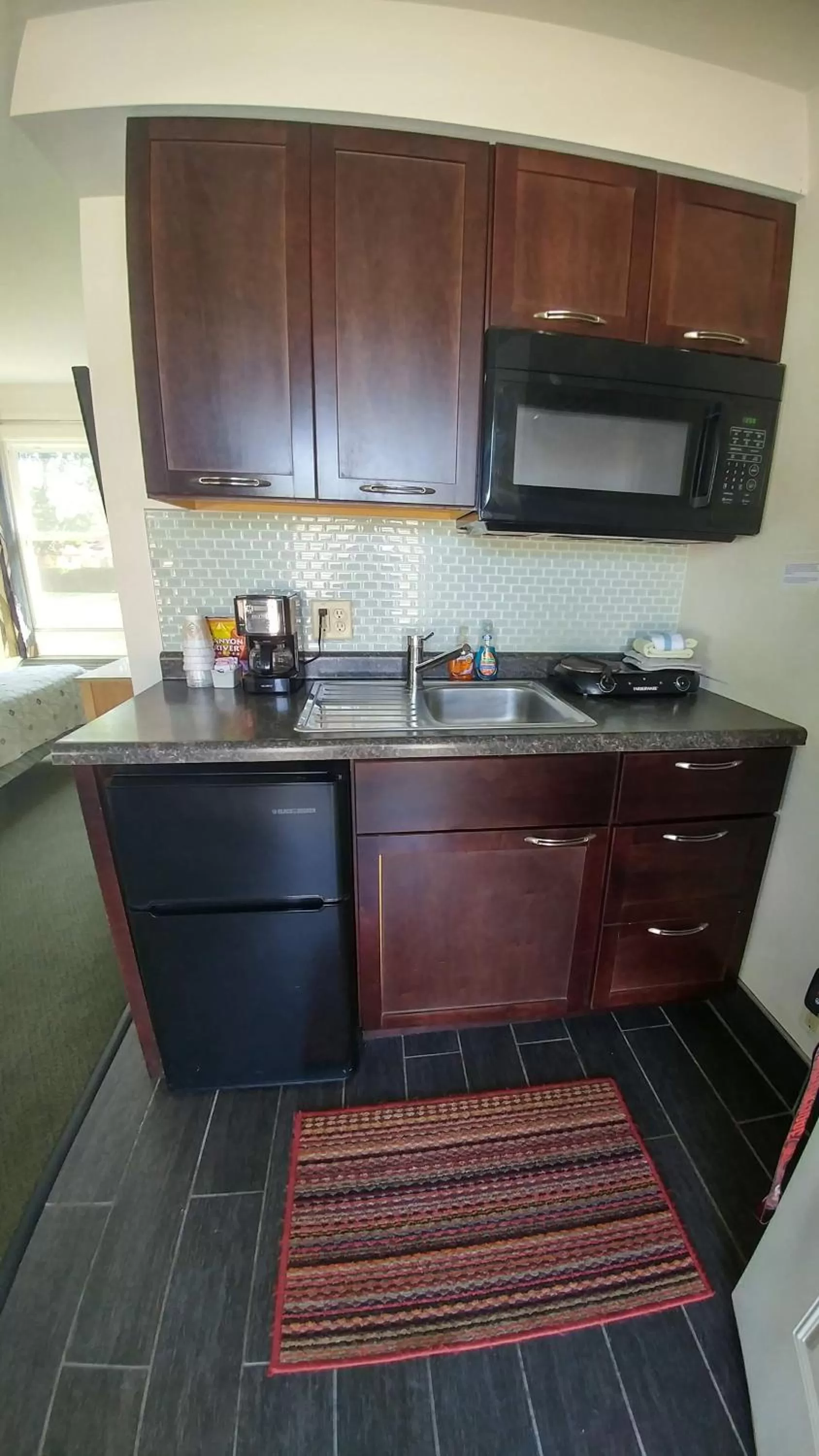 Kitchen or kitchenette in Motel 57