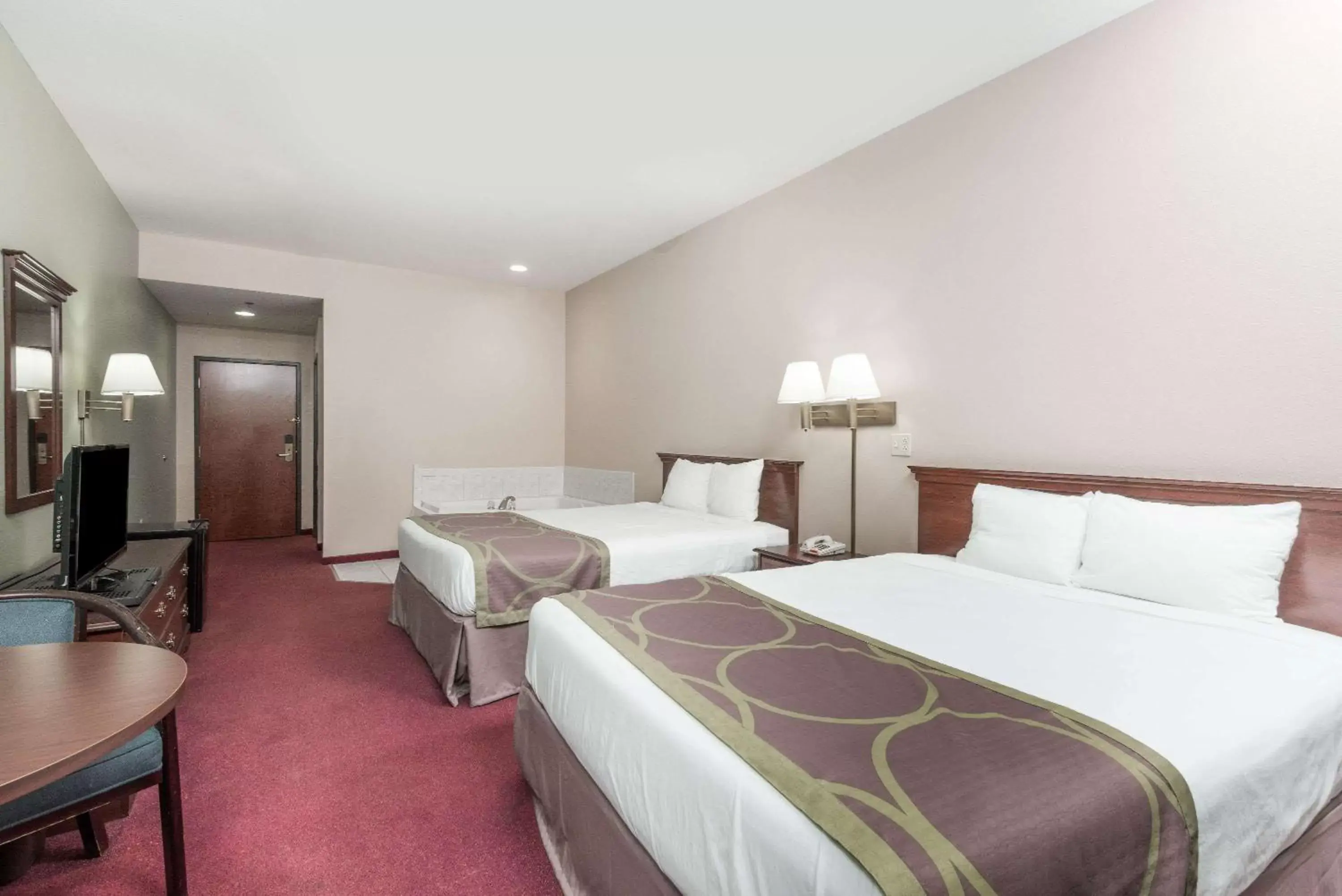 On site, Bed in Super 8 by Wyndham Grayson On site, Bed in Super 8 by Wyndham Grayson