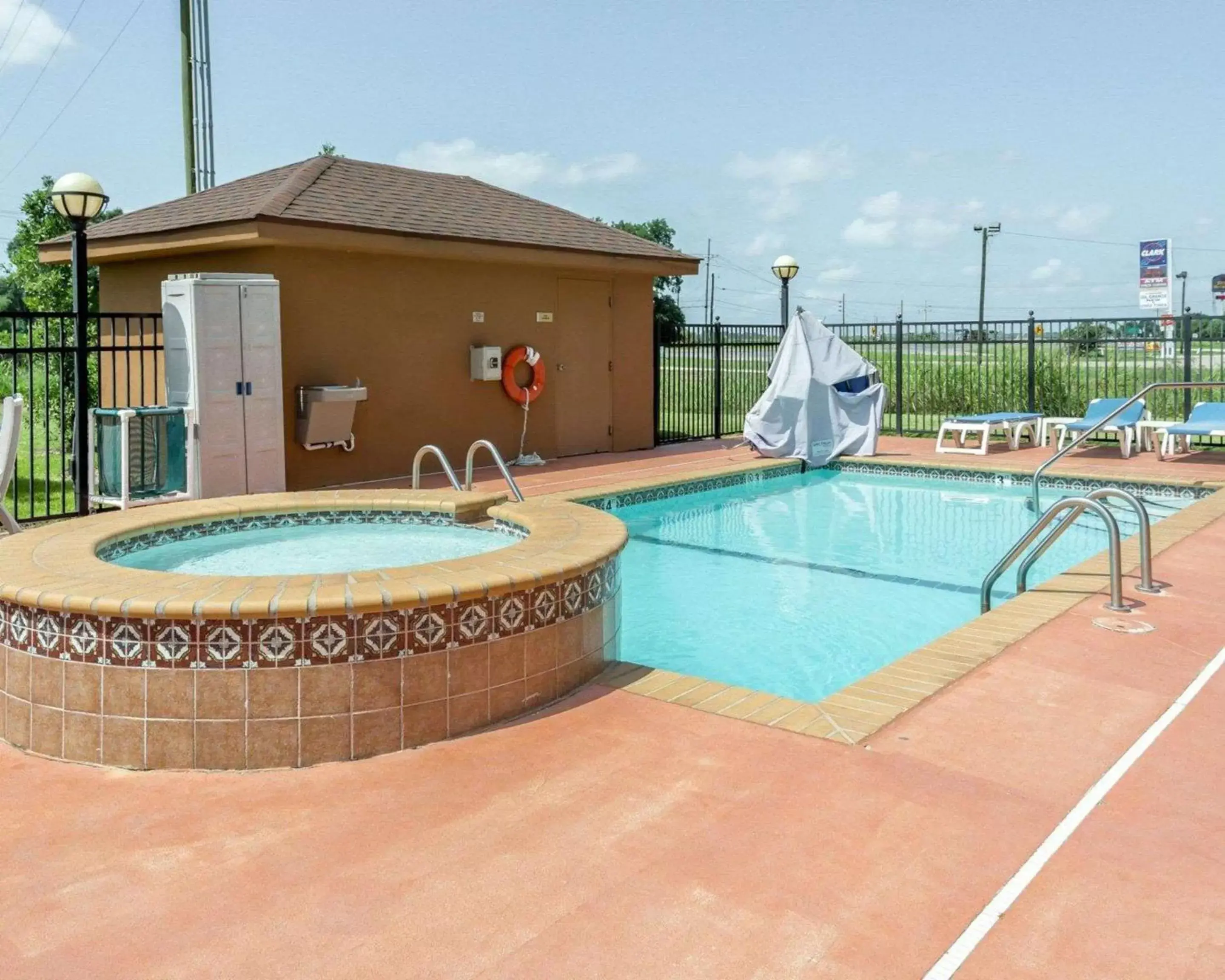 Activities, Swimming Pool in Quality Inn Donaldsonville - Gonzales