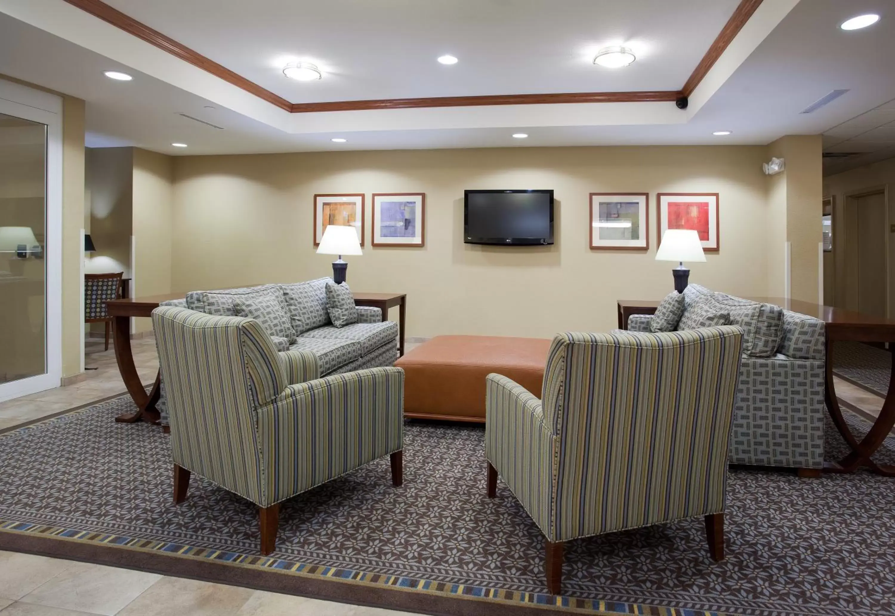 Lobby or reception in Western Slope Suites Parachute
