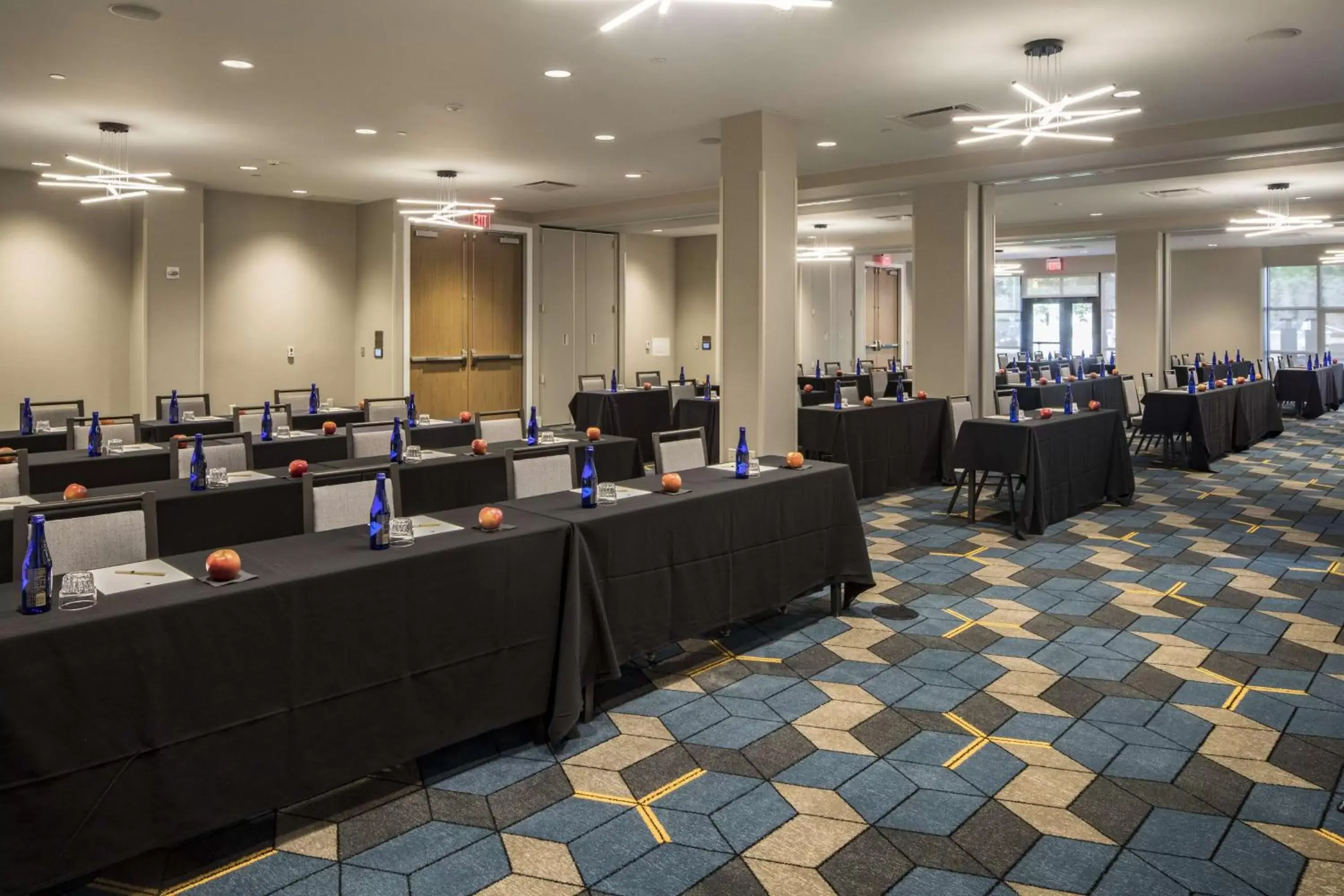 Meeting/conference room in DoubleTree by Hilton Hotel & Suites Pittsburgh Downtown