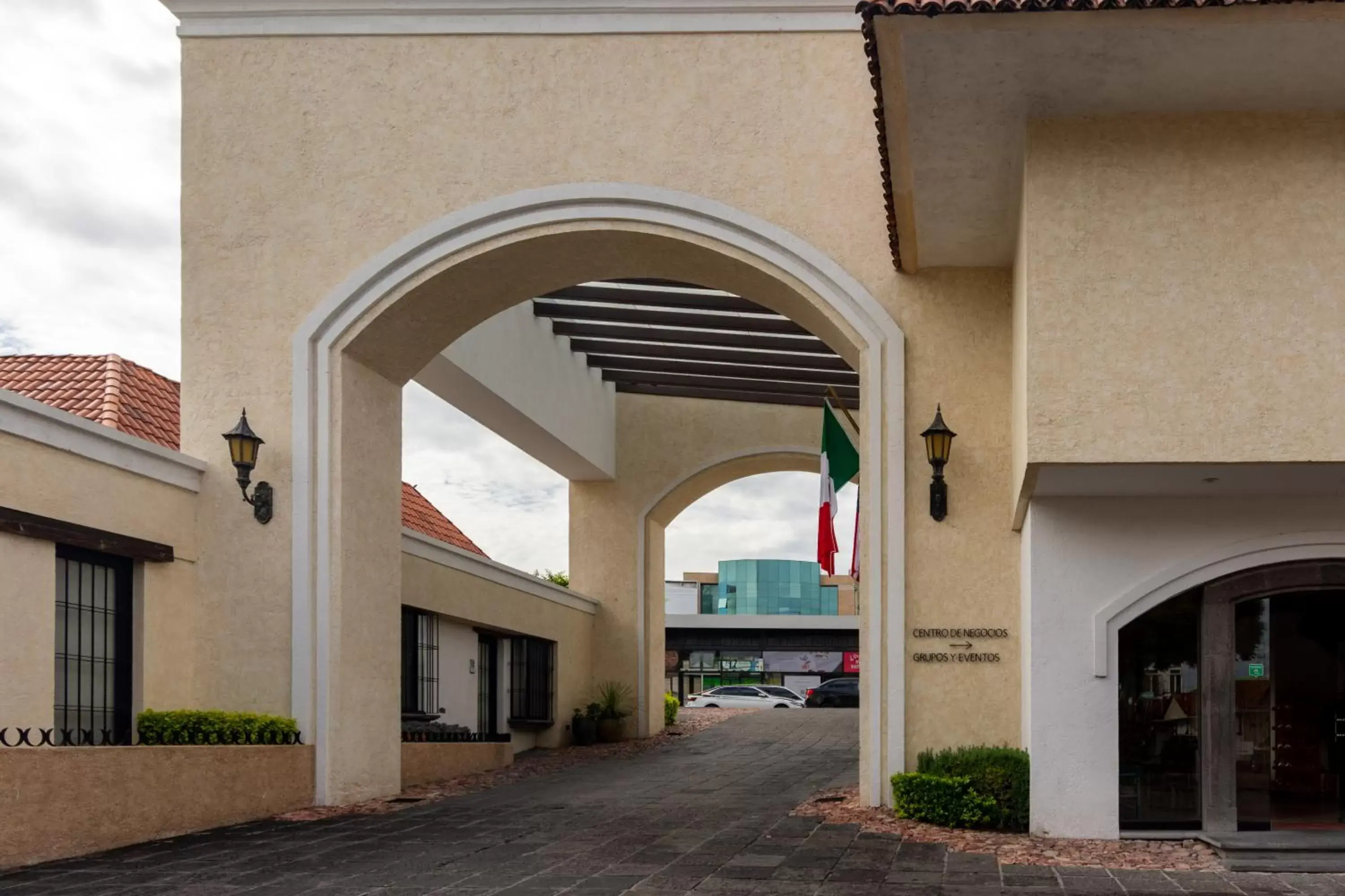 Facade/entrance, Property Building in Hotel Flamingo Inn