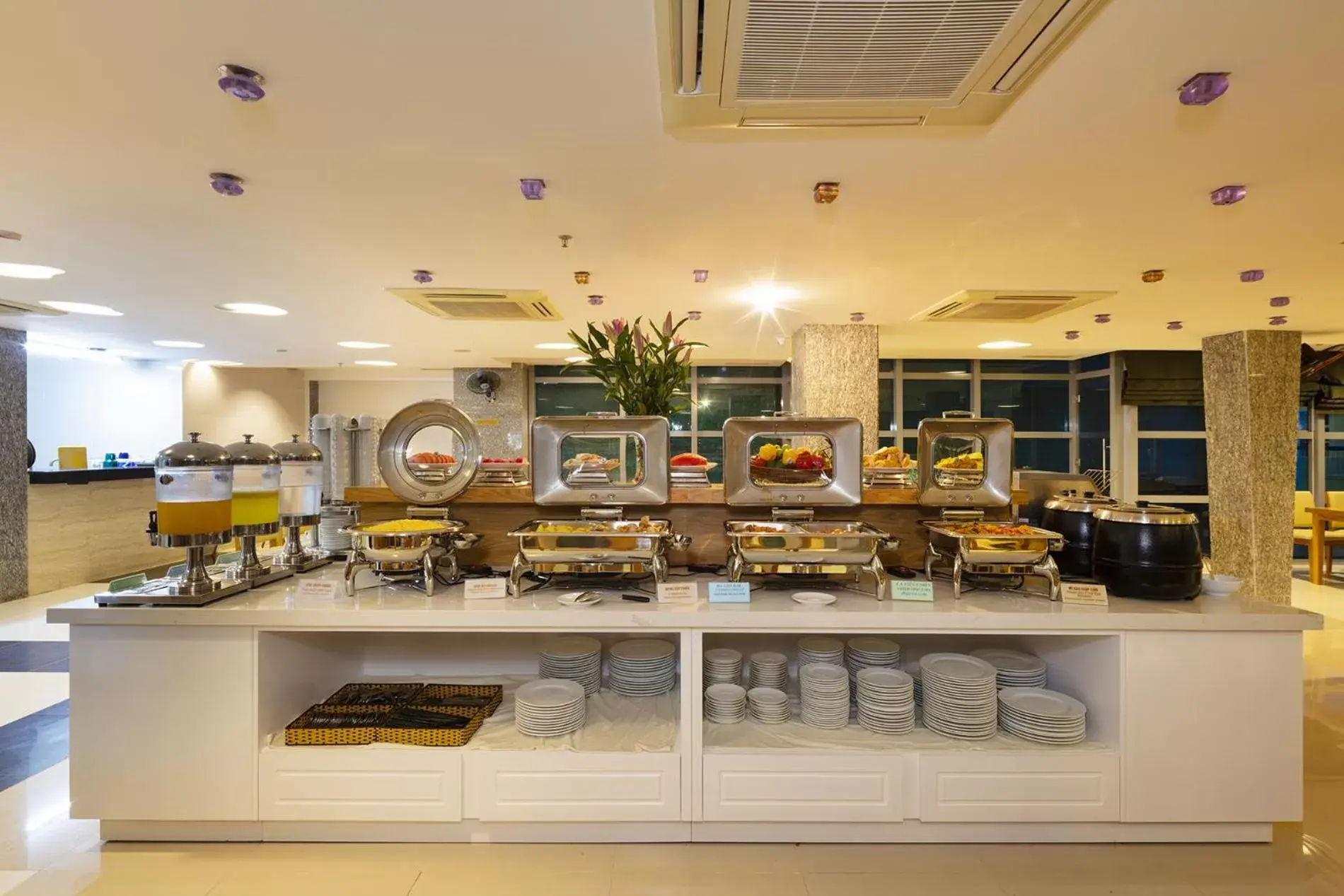 Restaurant/places to eat in Prime New Hotel Restaurant/places to eat in Prime New Hotel