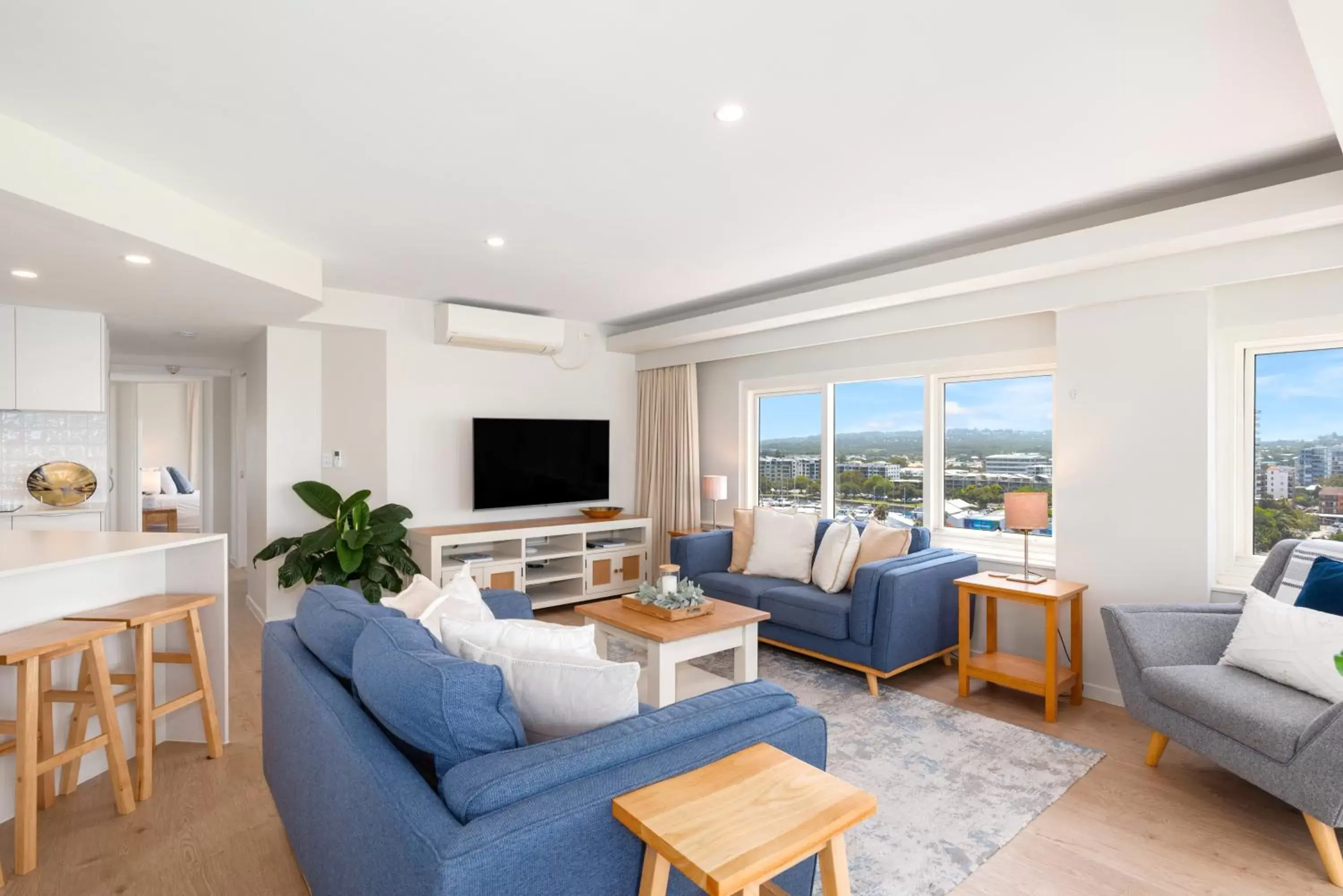 Living room, Seating Area in 84 The Spit Holiday Apartments