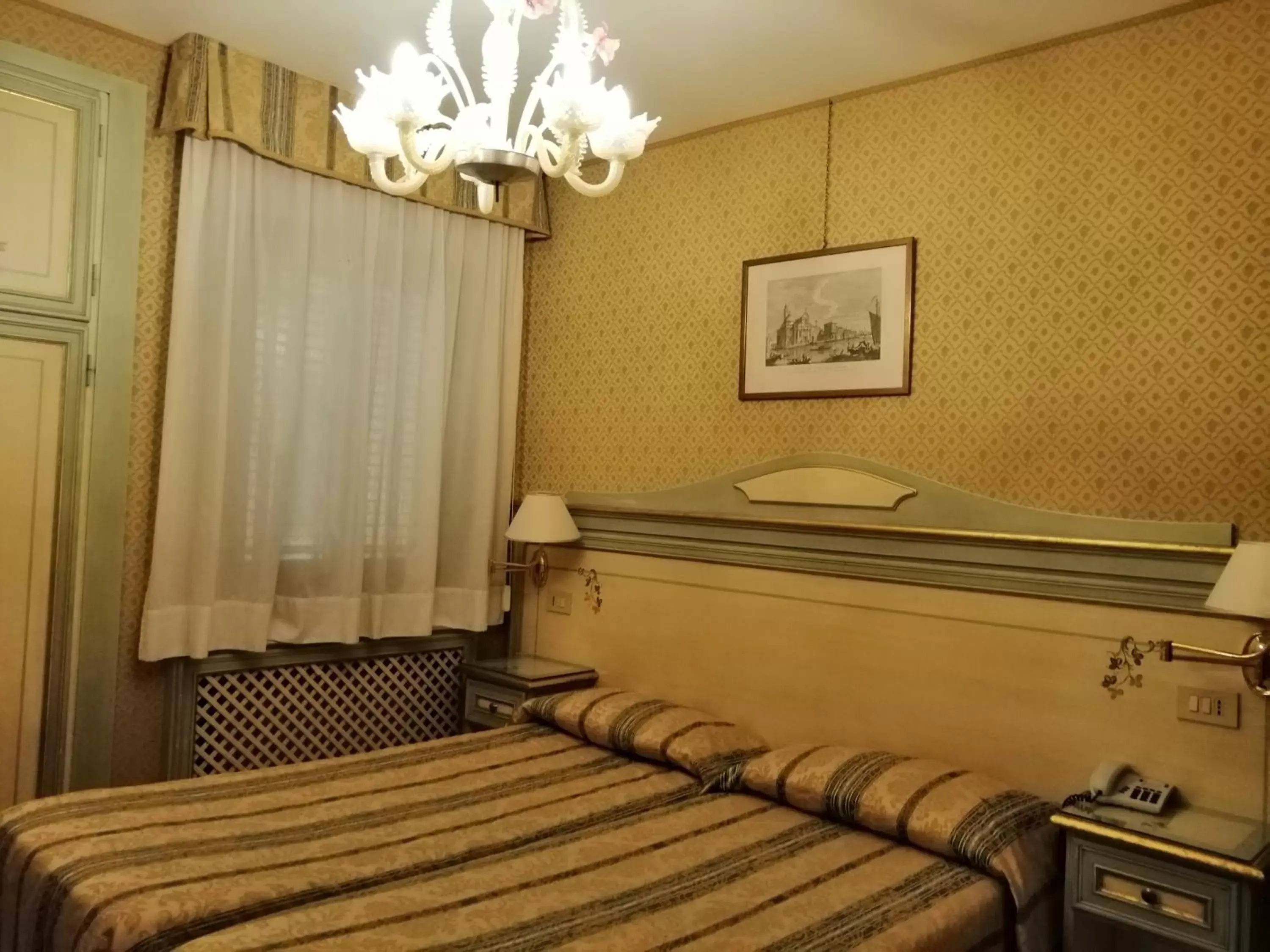 Bedroom, Bed in Hotel Falier