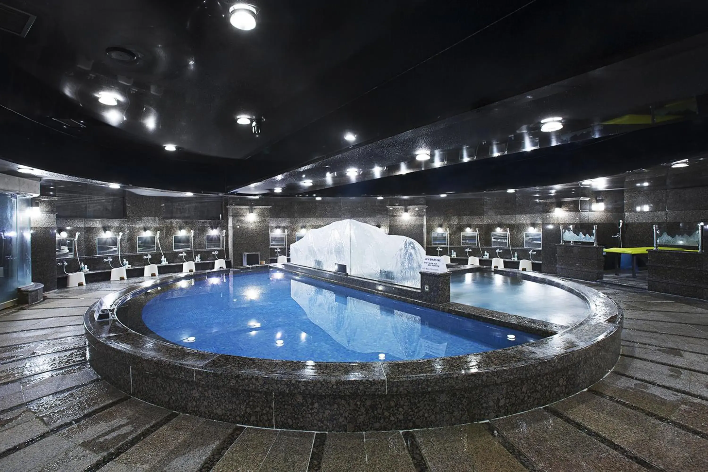 Sauna, Swimming Pool in Commodore Hotel Busan