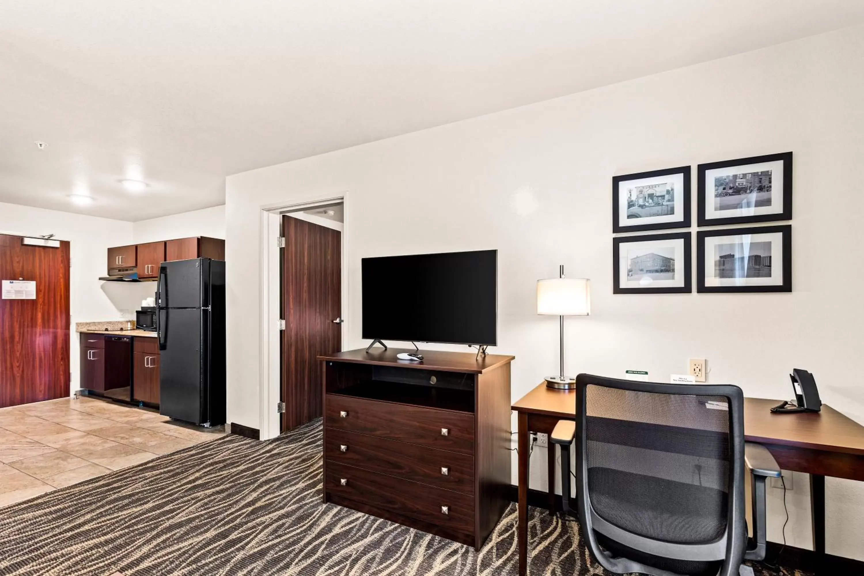 TV and multimedia, TV/Entertainment Center in Cobblestone Hotel & Suites - Superior Duluth