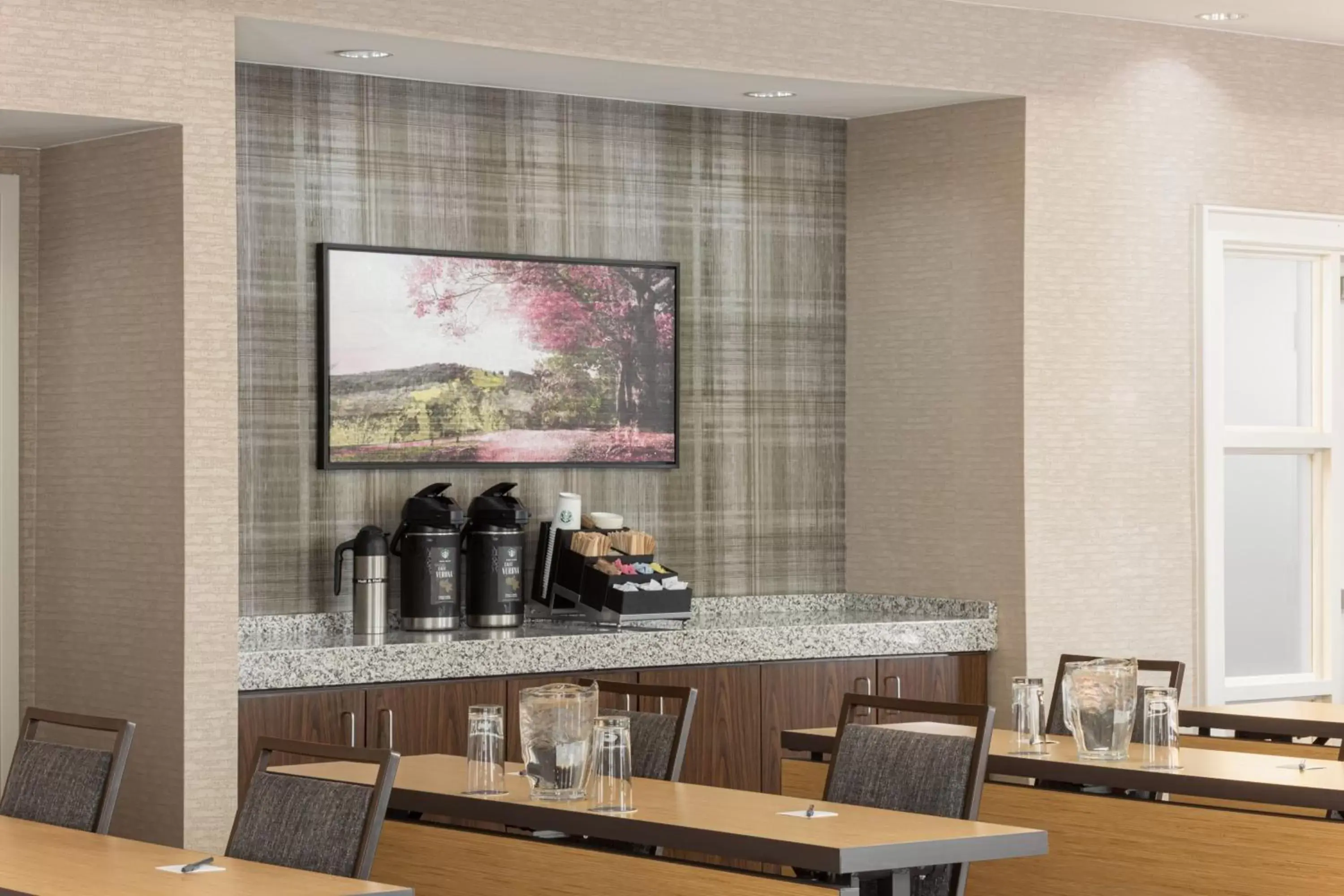 Meeting/conference room, Restaurant/Places to Eat in Courtyard by Marriott Charlottesville - University Medical Center