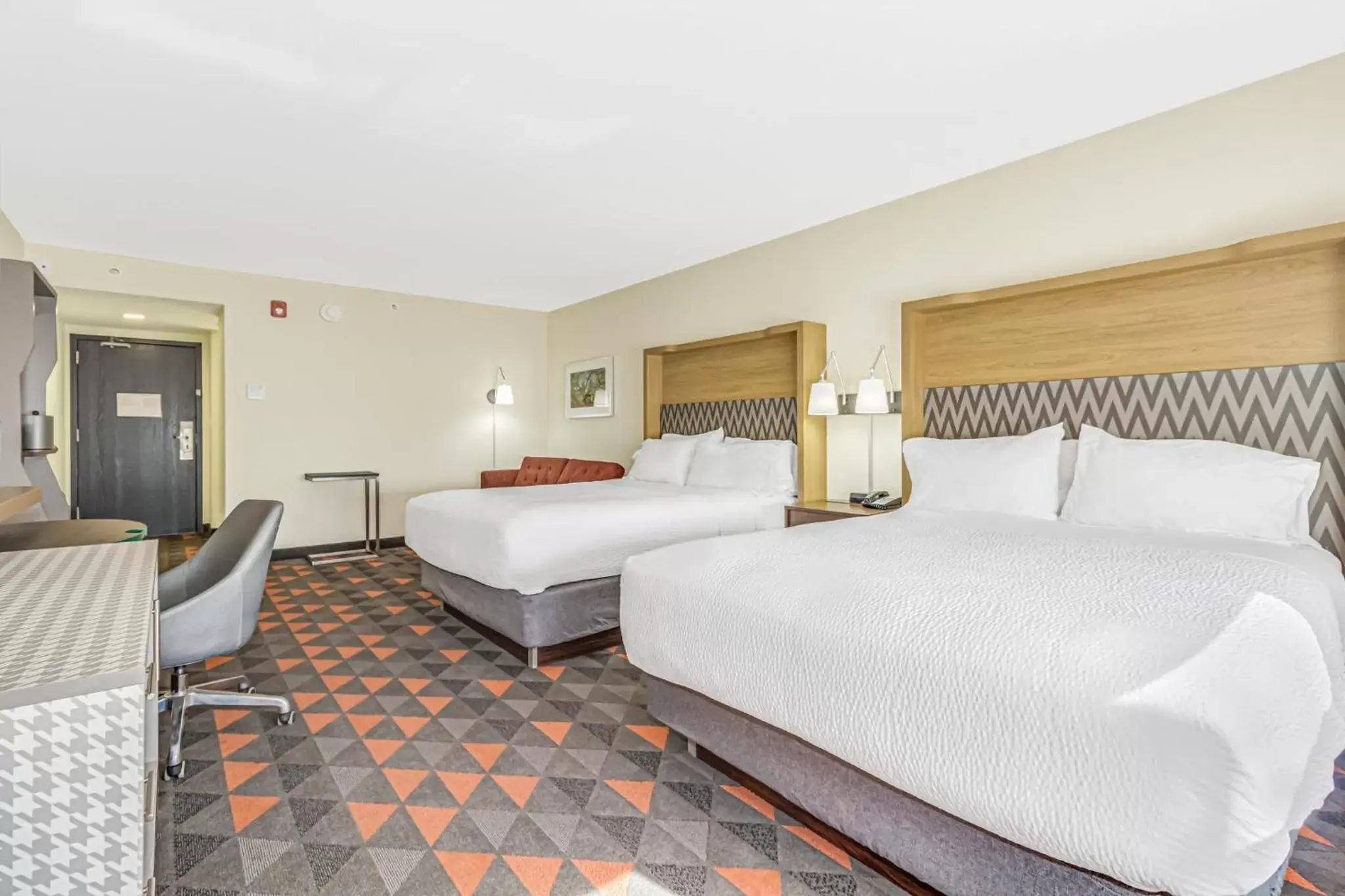 Photo of the whole room, Bed in Holiday Inn Spartanburg Northwest