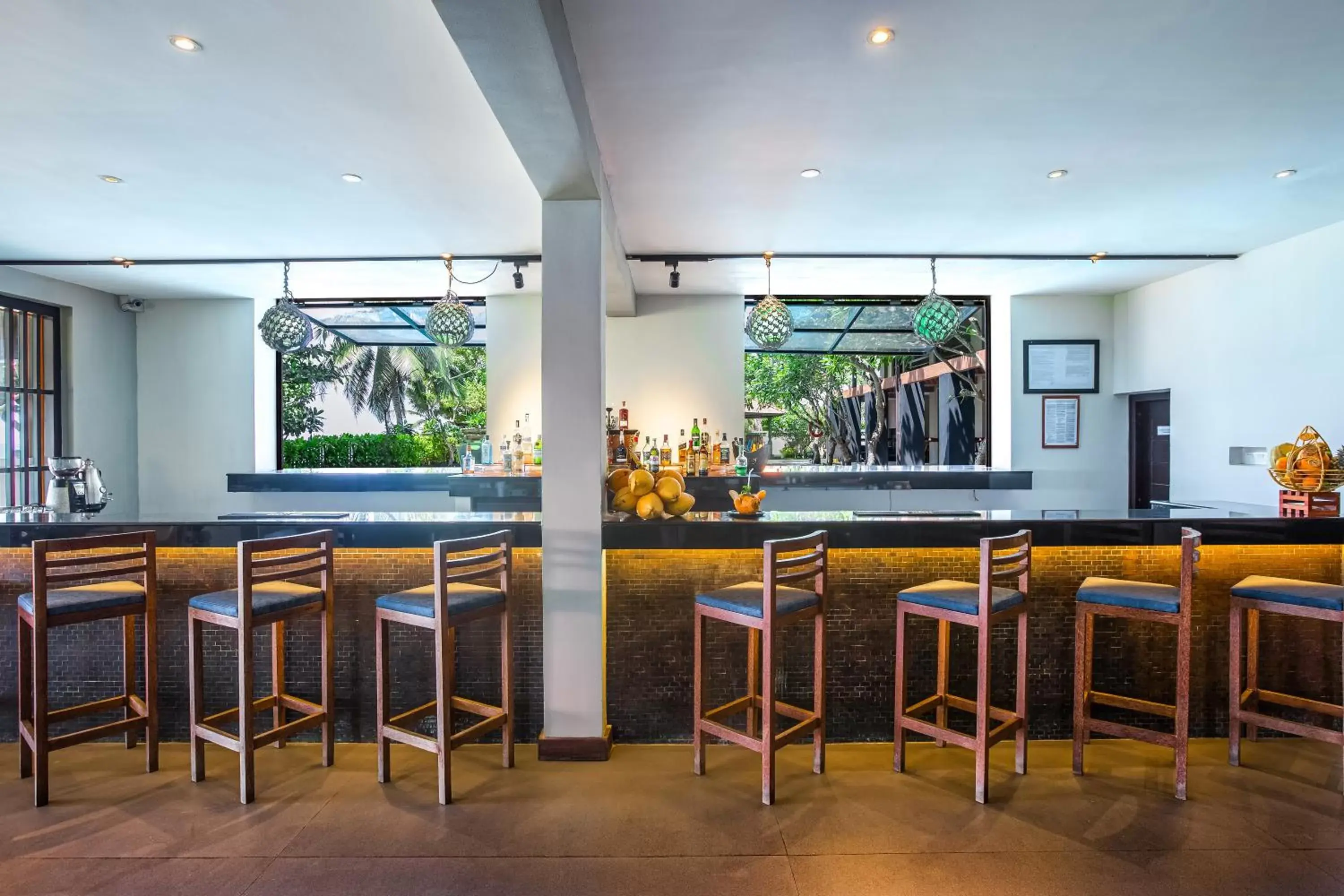 Lounge or bar in Earl's Reef Lounge or bar in Earl's Reef