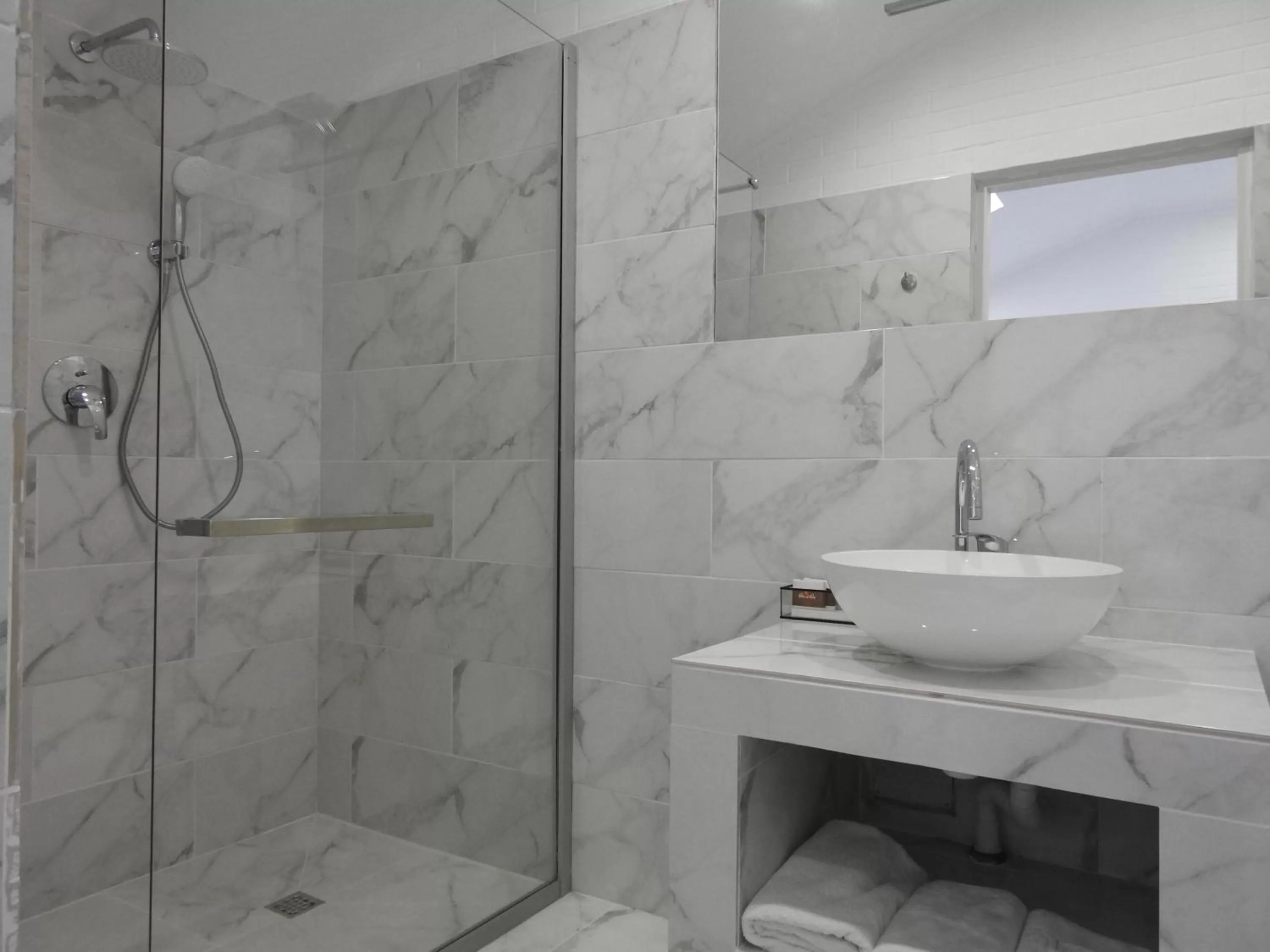 Shower in Patio di Fiori