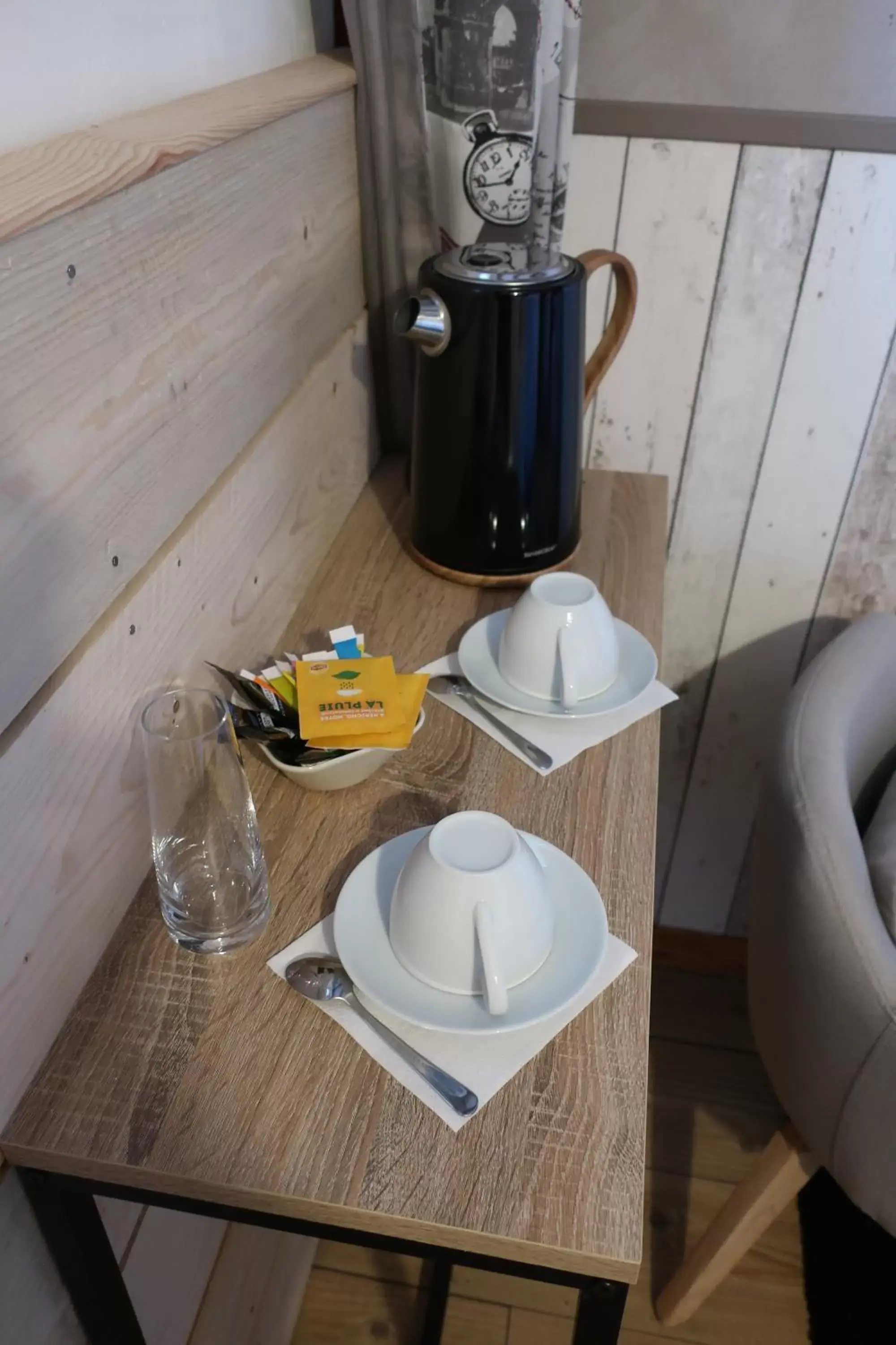 Coffee/tea facilities, Dining Area in Gîte et chambres d'hôtes le Chêne