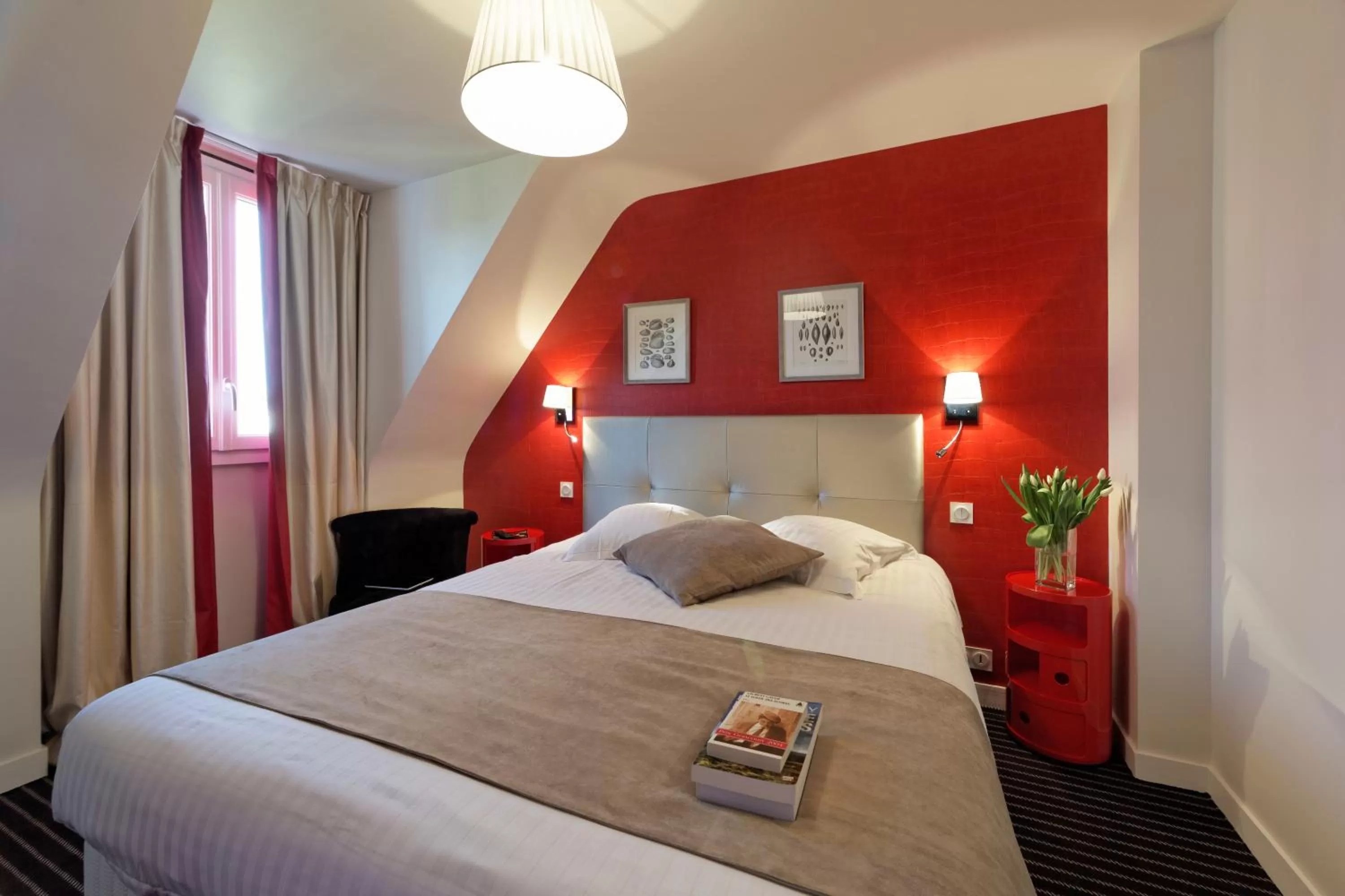 Bedroom, Bed in Hôtel La Résidence des Artistes