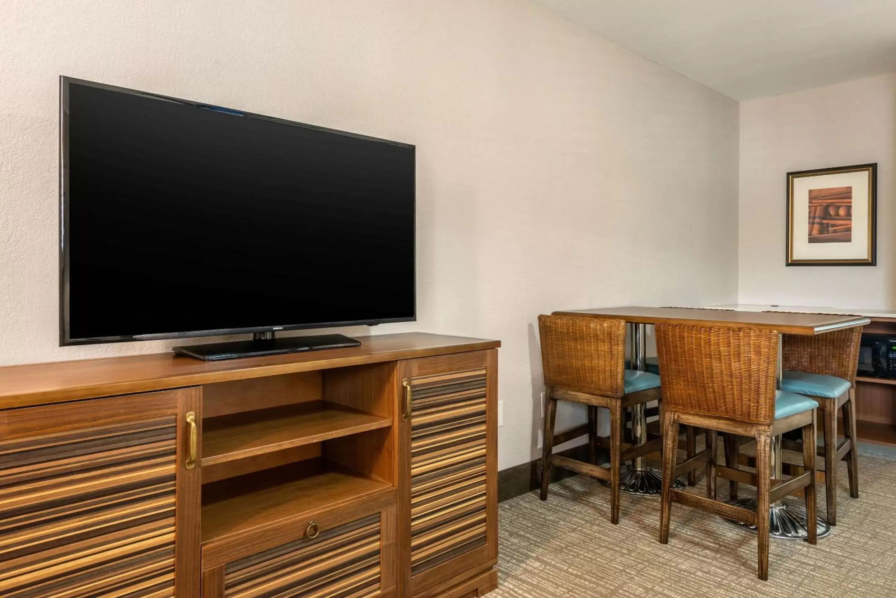 Photo of the whole room, TV/Entertainment Center in Seafarer Inn & Suites, Ascend Hotel Collection