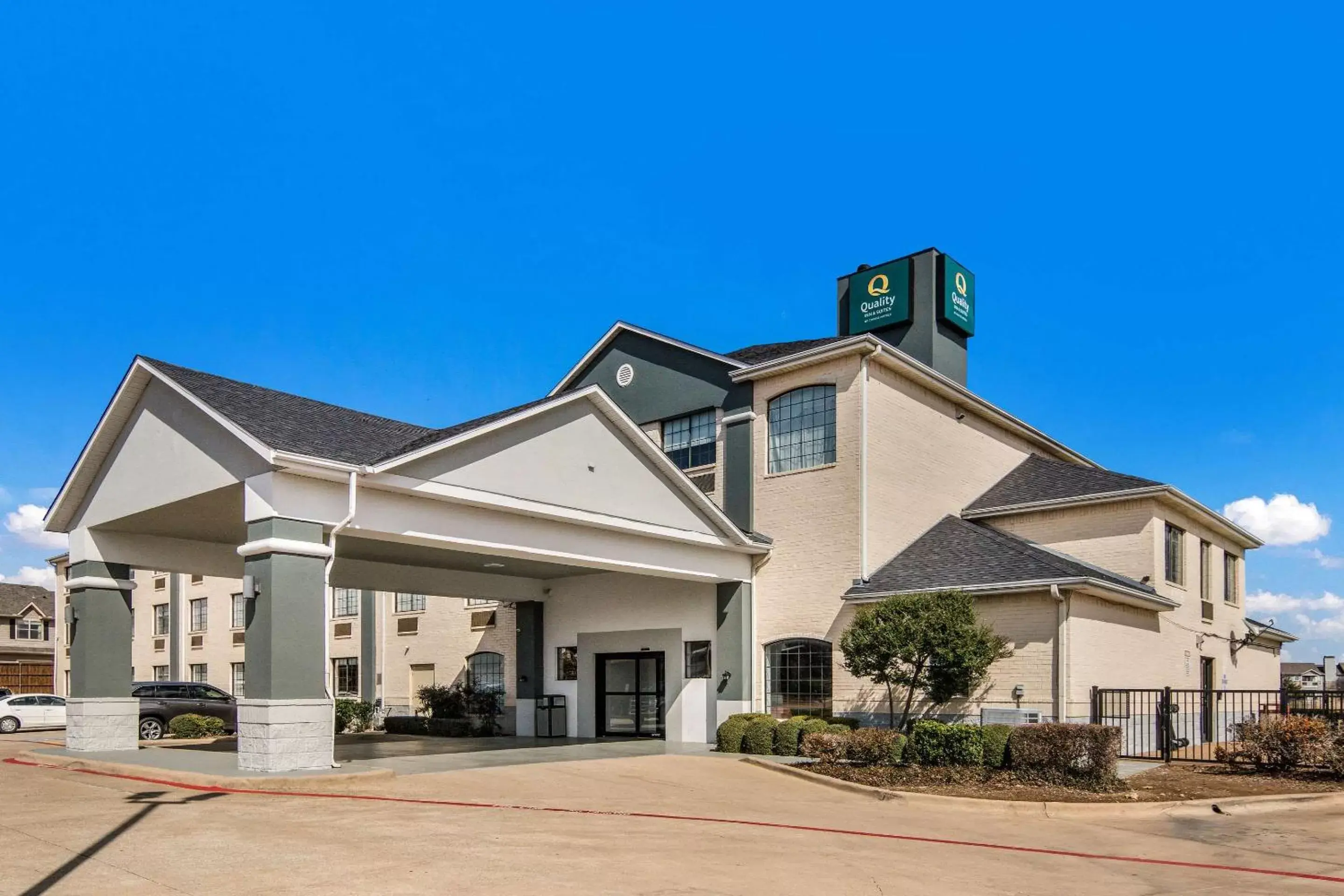 Property Building in Quality Inn & Suites