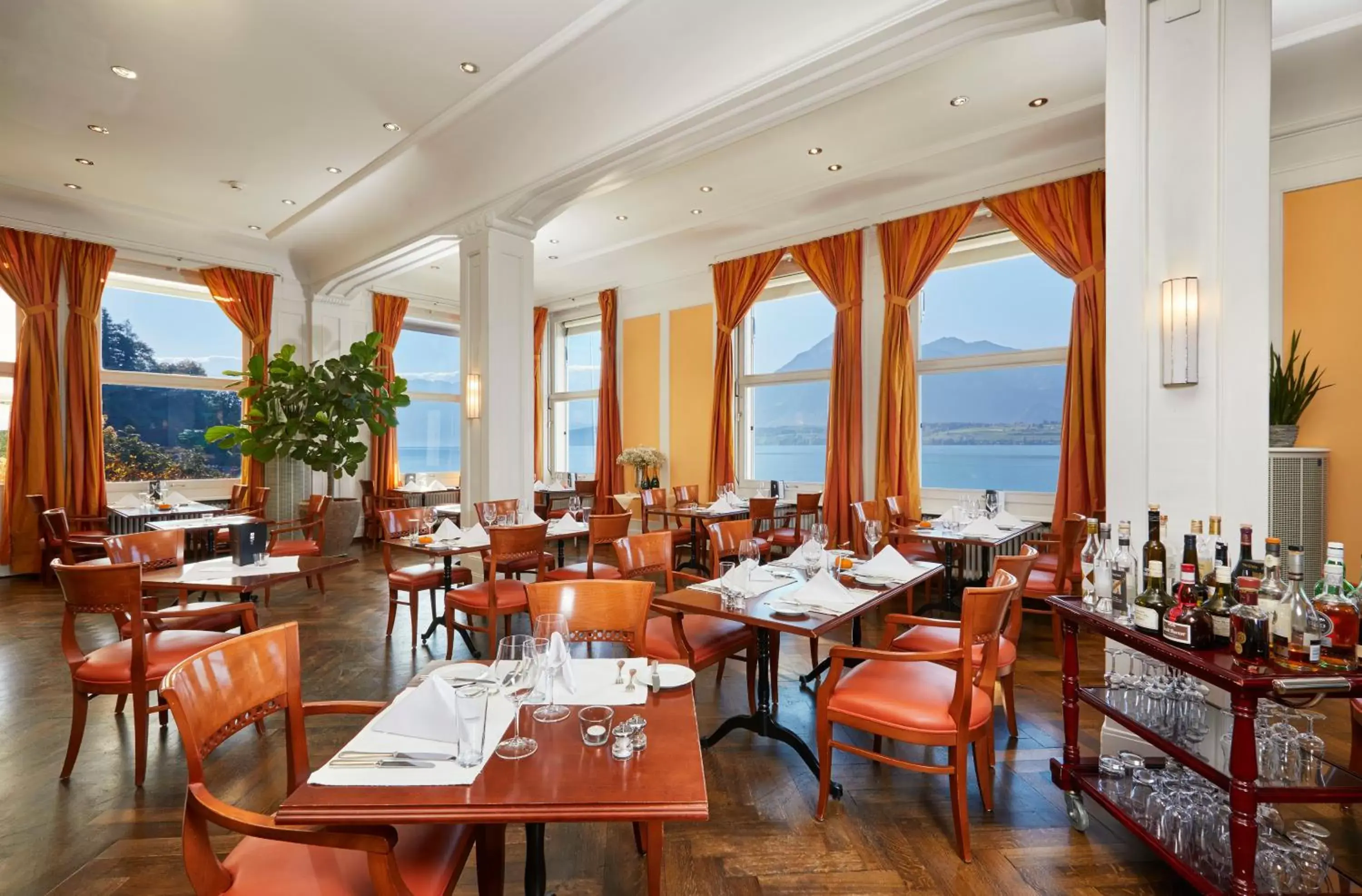 Restaurant/Places to Eat in Hotel Restaurant Bellevue au Lac