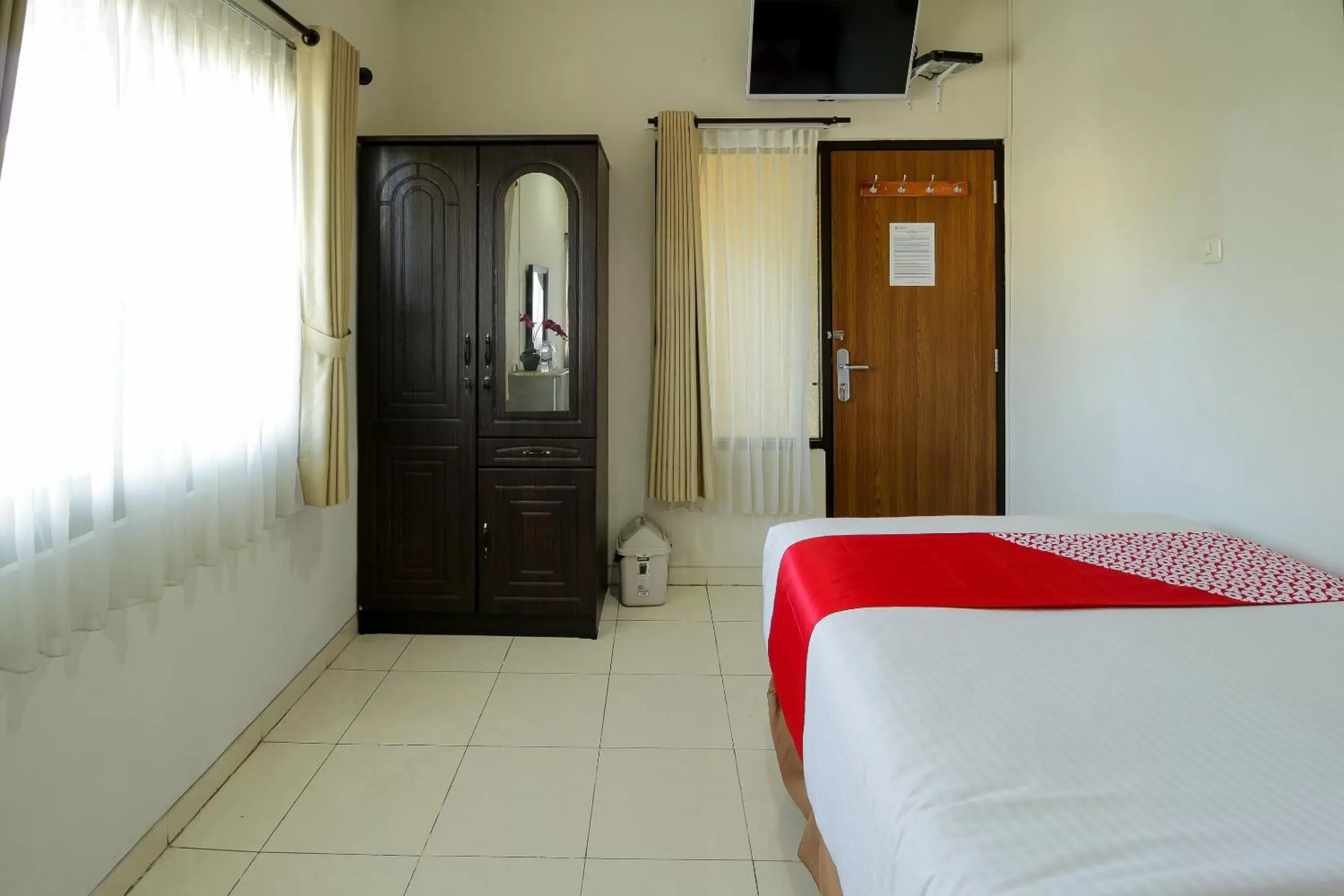 Bedroom, Bed in OYO 734 Tuban Torres Accomodation