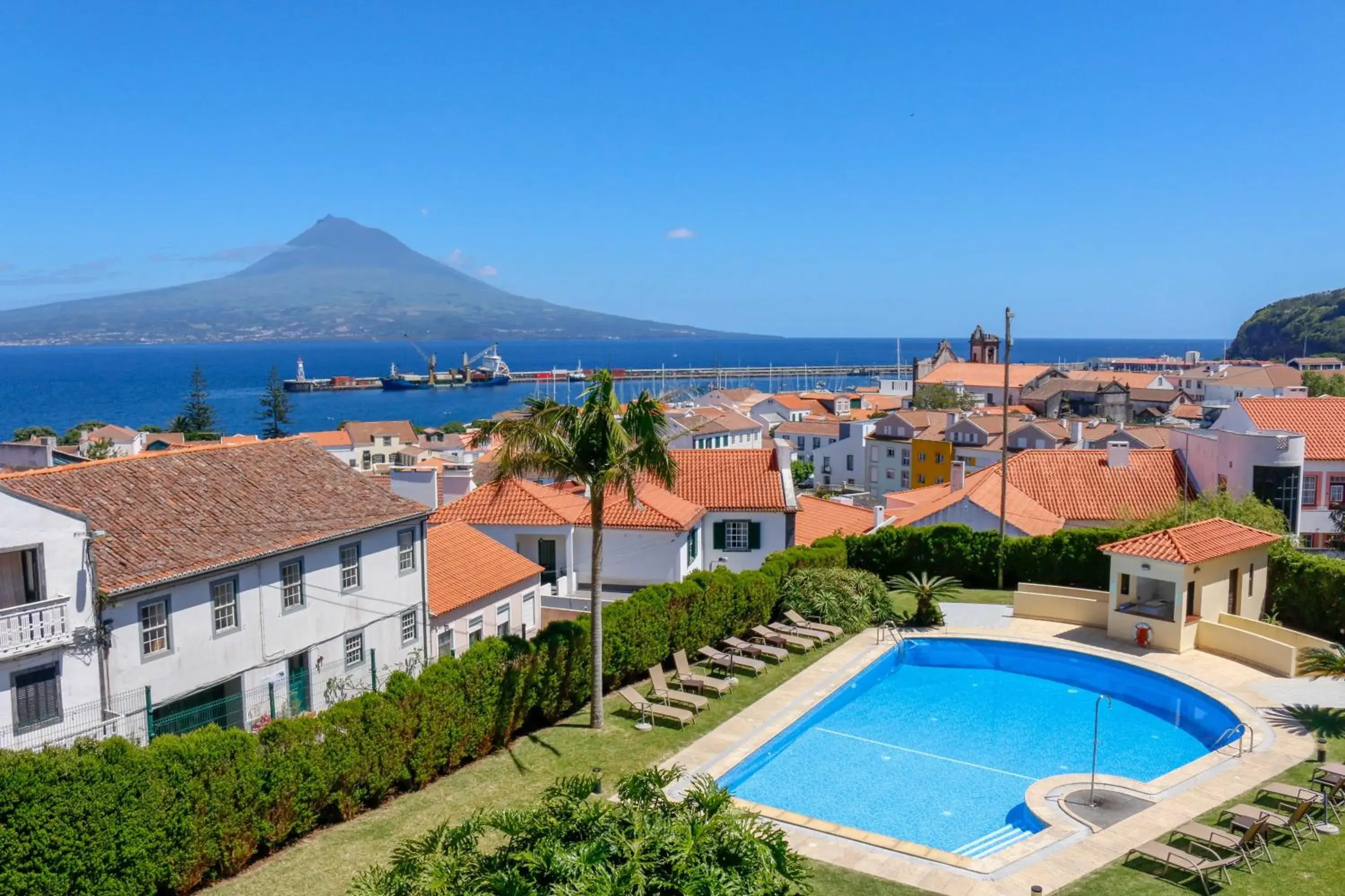 Pool view in Hotel Horta Pool view in Hotel Horta