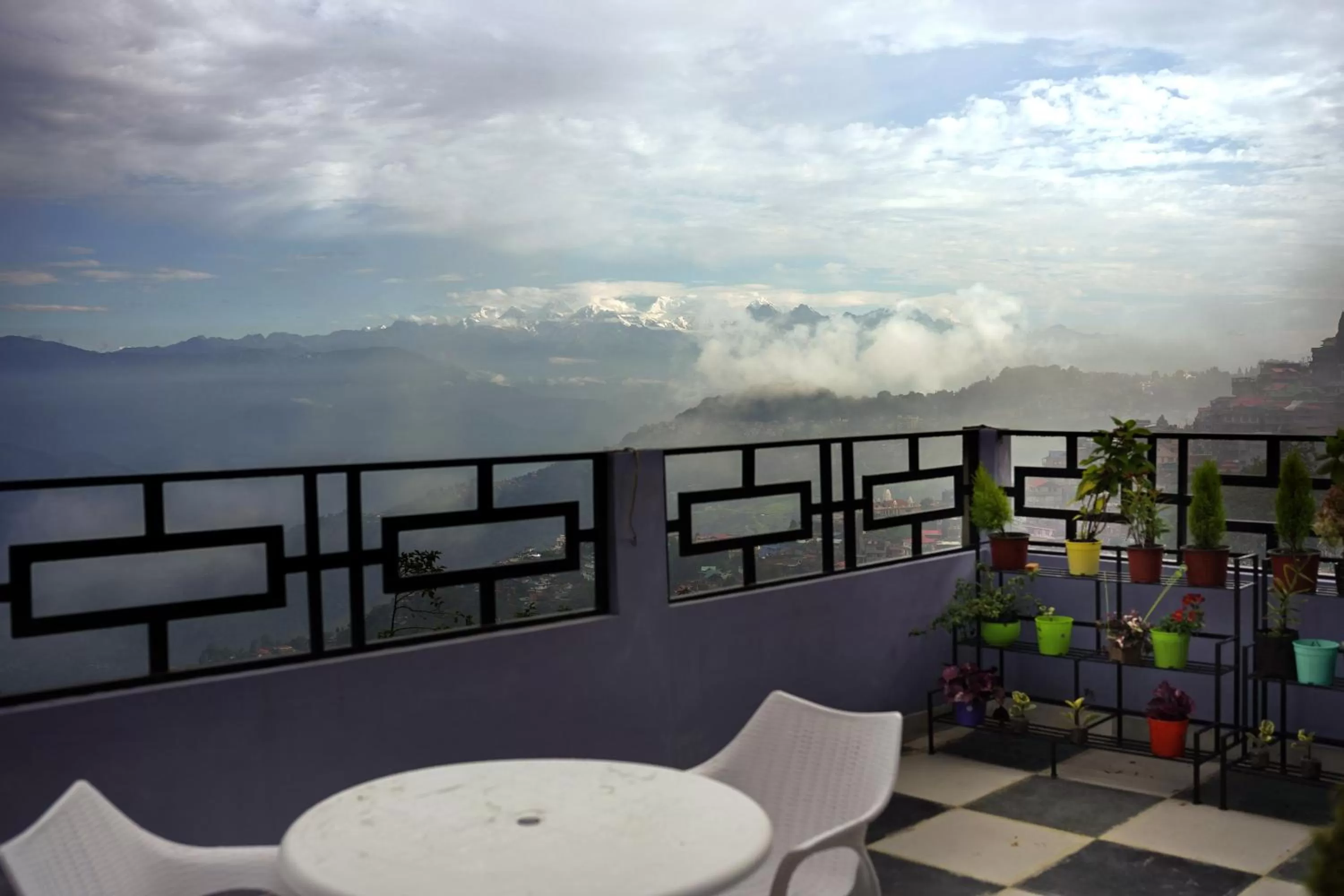 Nearby landmark in Hotel Hill Queen near Sherpa Gumba Darjeeling Mall 5 Min Couple Friendly