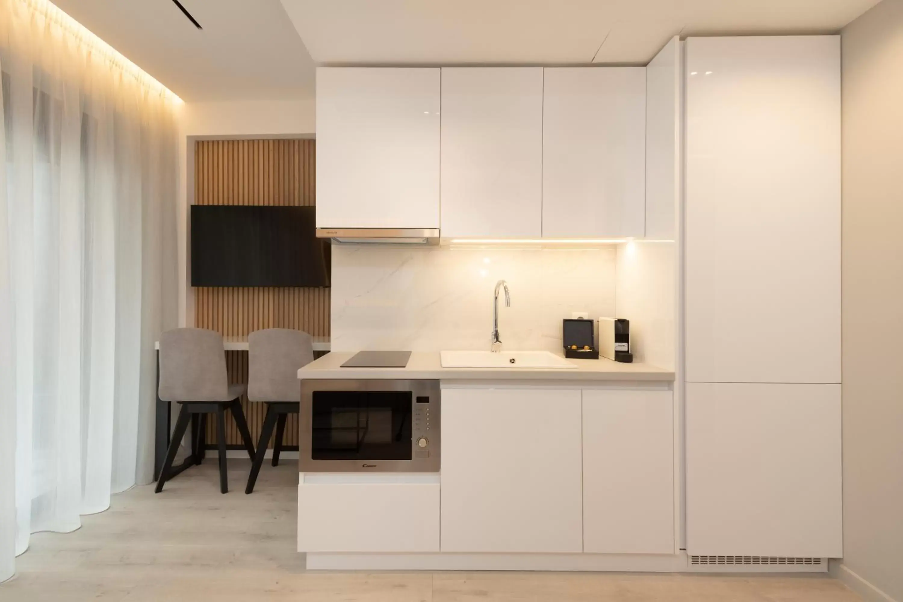 TV and multimedia, Kitchen/Kitchenette in LUX&EASY Athens Metro Suites